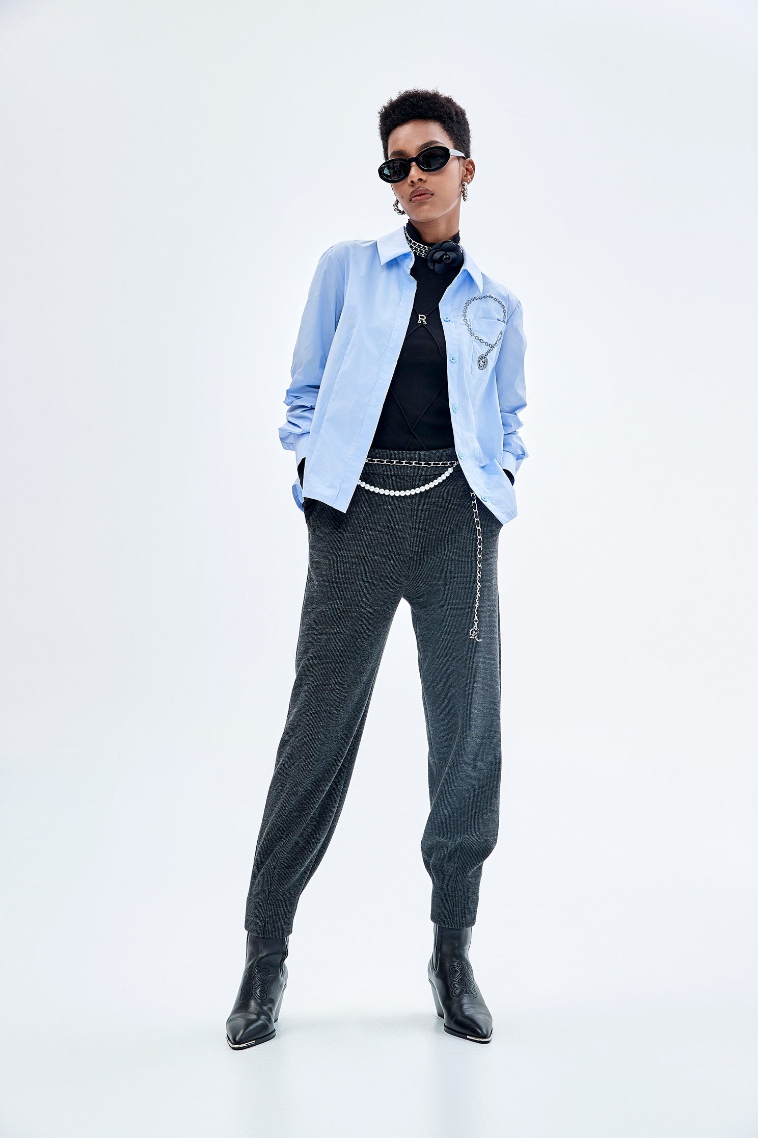 寧靜藍鏈串刺繡上衣寧靜藍鏈串刺繡上衣,上衣,刺繡,春夏穿搭,襯衫