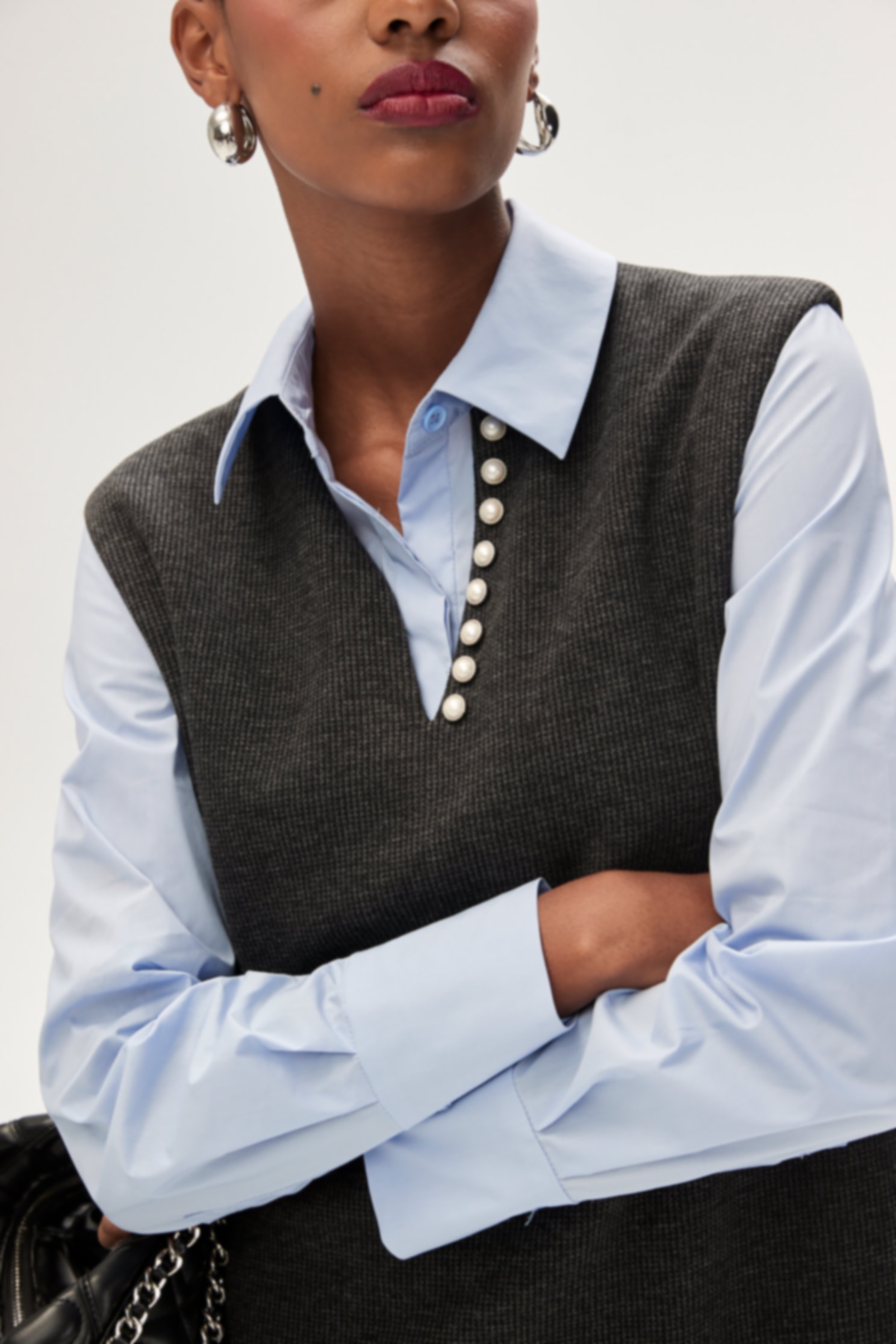 寧靜藍鏈串刺繡上衣寧靜藍鏈串刺繡上衣,上衣,刺繡,春夏穿搭,襯衫