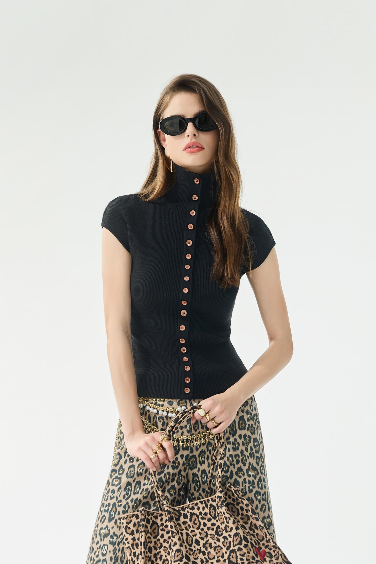 質樸原色簡約針織上衣質樸原色簡約針織上衣,上班OL穿搭,上衣,人氣商品,秋冬穿搭,簡約穿搭,約會特輯,針織,針織上衣,針織衫