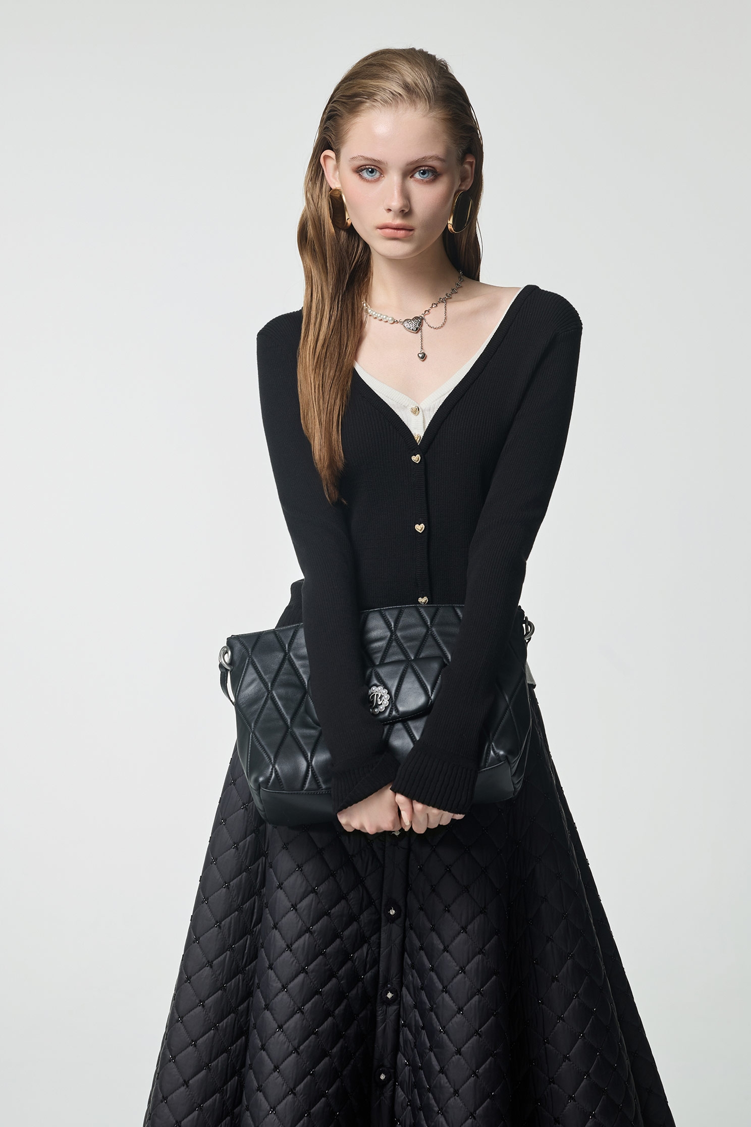 顯瘦黑白假兩件式V領針織單品顯瘦黑白假兩件式V領針織單品,上班OL穿搭,人氣商品,秋冬穿搭,約會特輯,針織,針織衫