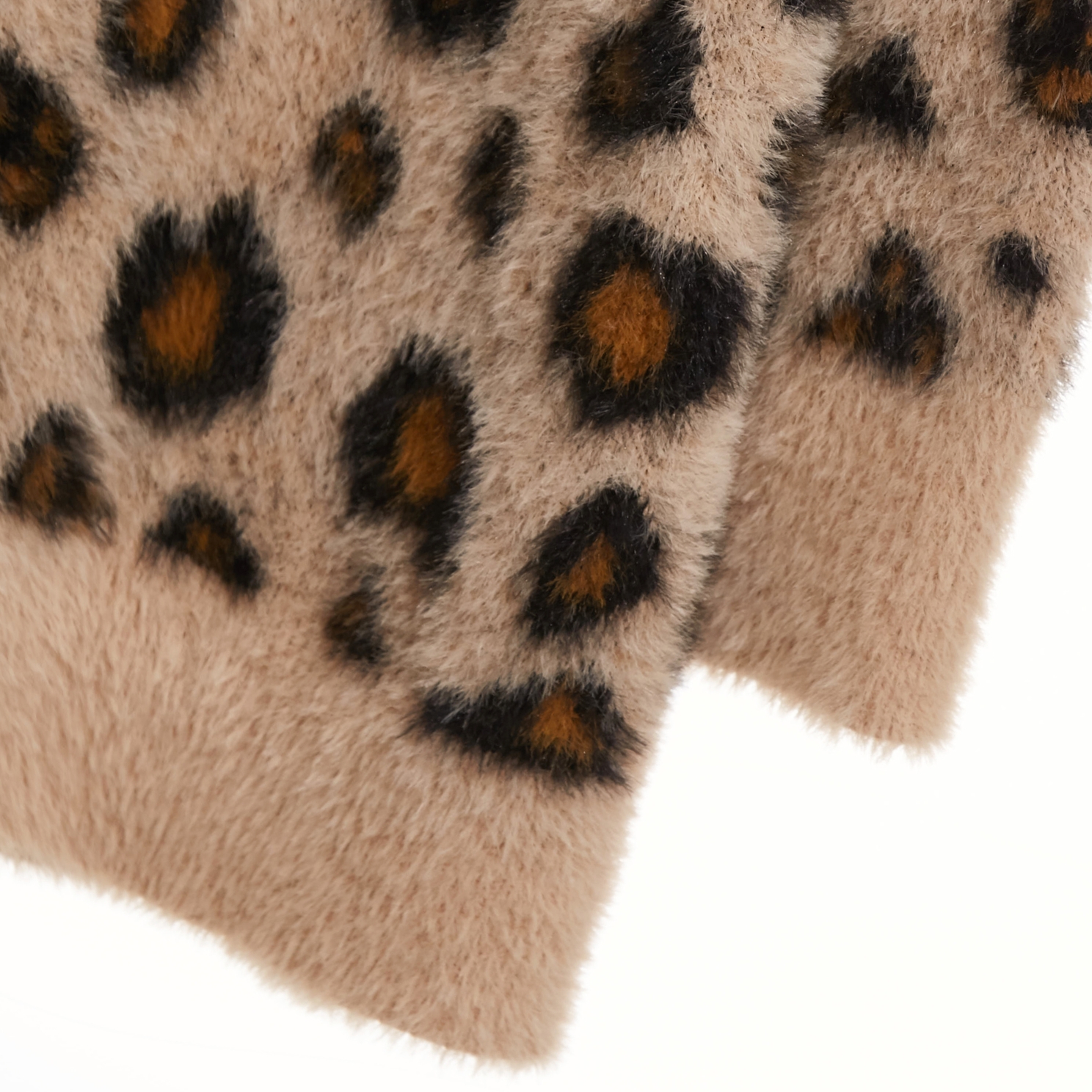 豹紋圖騰針織上衣豹紋圖騰針織上衣,V領上衣,上衣,人氣商品,洋裝特輯,派對特輯,秋冬穿搭,約會特輯,針織,針織上衣,針織衫