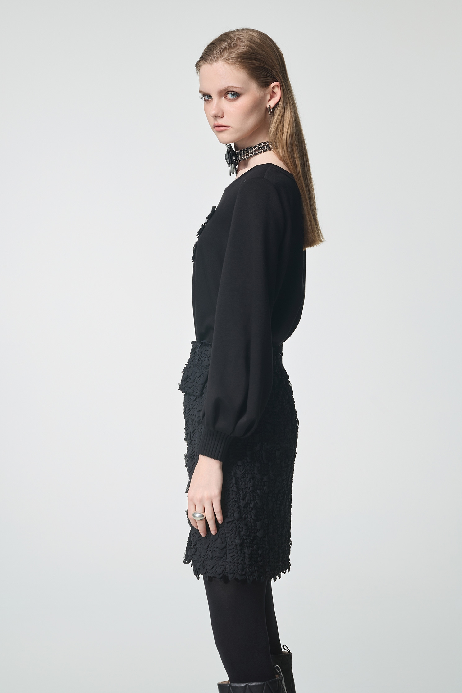 珍珠花片蝴蝶繡花單品上衣珍珠花片蝴蝶繡花單品上衣,上衣,人氣商品,珍珠,秋冬穿搭,簡約穿搭,約會特輯,繡花,花花世界