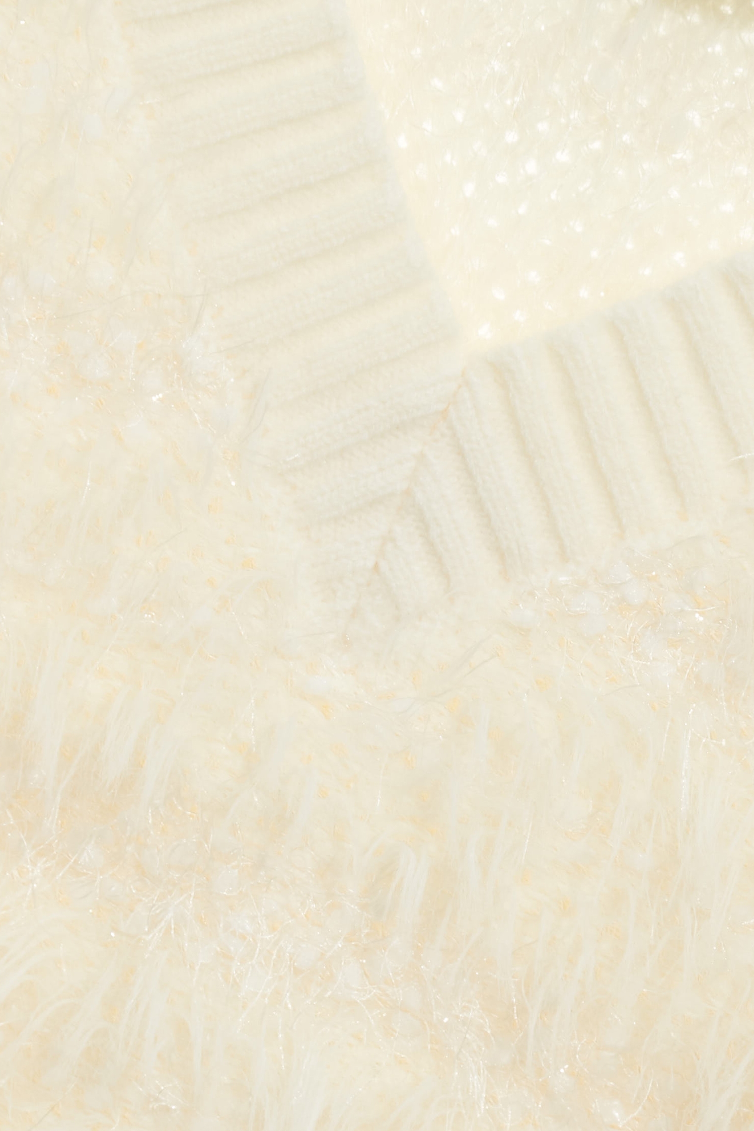 光澤感崁亮片毛海針織上衣光澤感崁亮片毛海針織上衣,上衣,人氣商品,秋冬穿搭,約會特輯,針織,針織衫