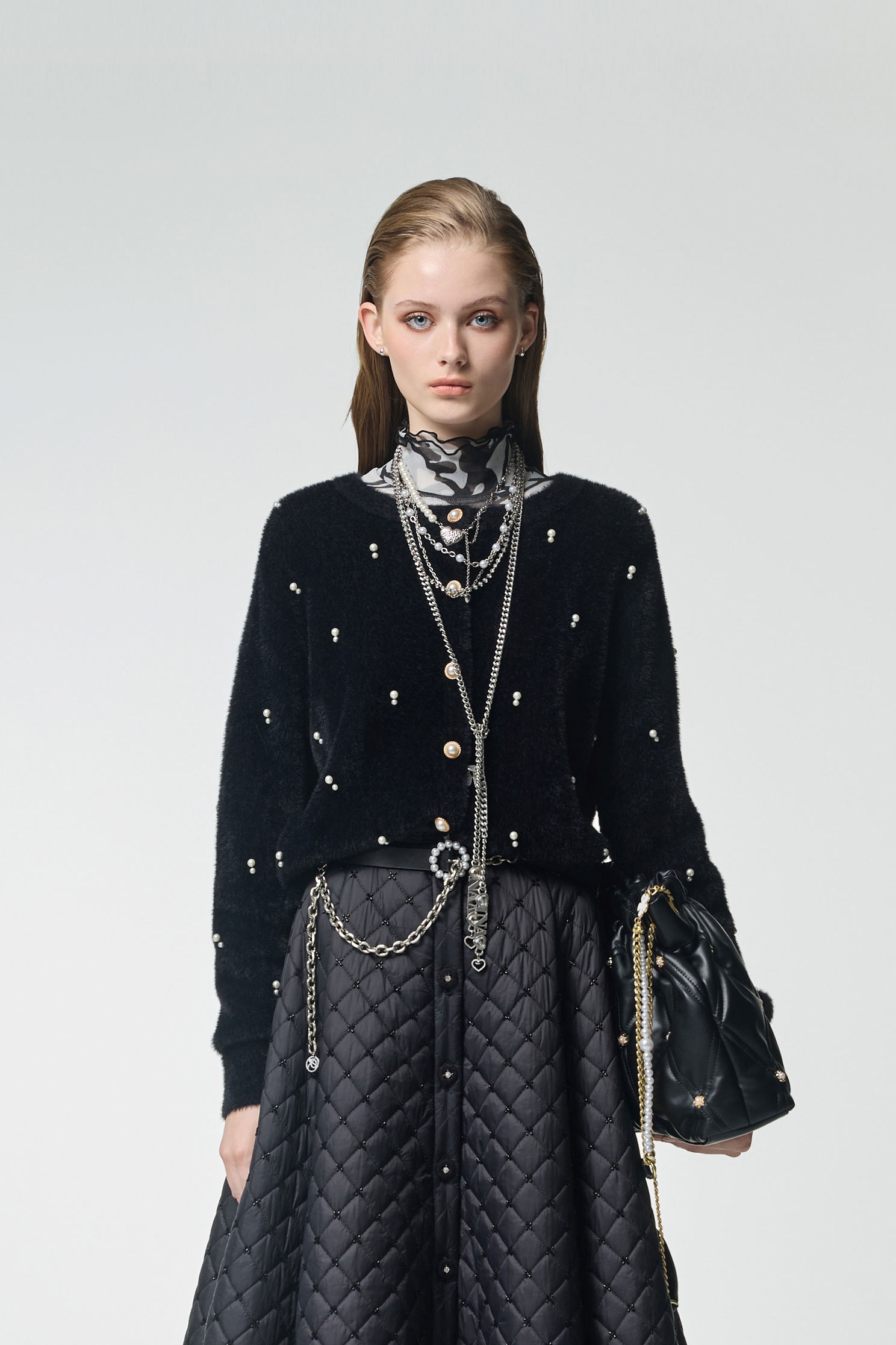 珍珠釘飾仿貂毛針織單品珍珠釘飾仿貂毛針織單品,上班OL穿搭,珍珠,秋冬穿搭,約會特輯,針織,針織衫