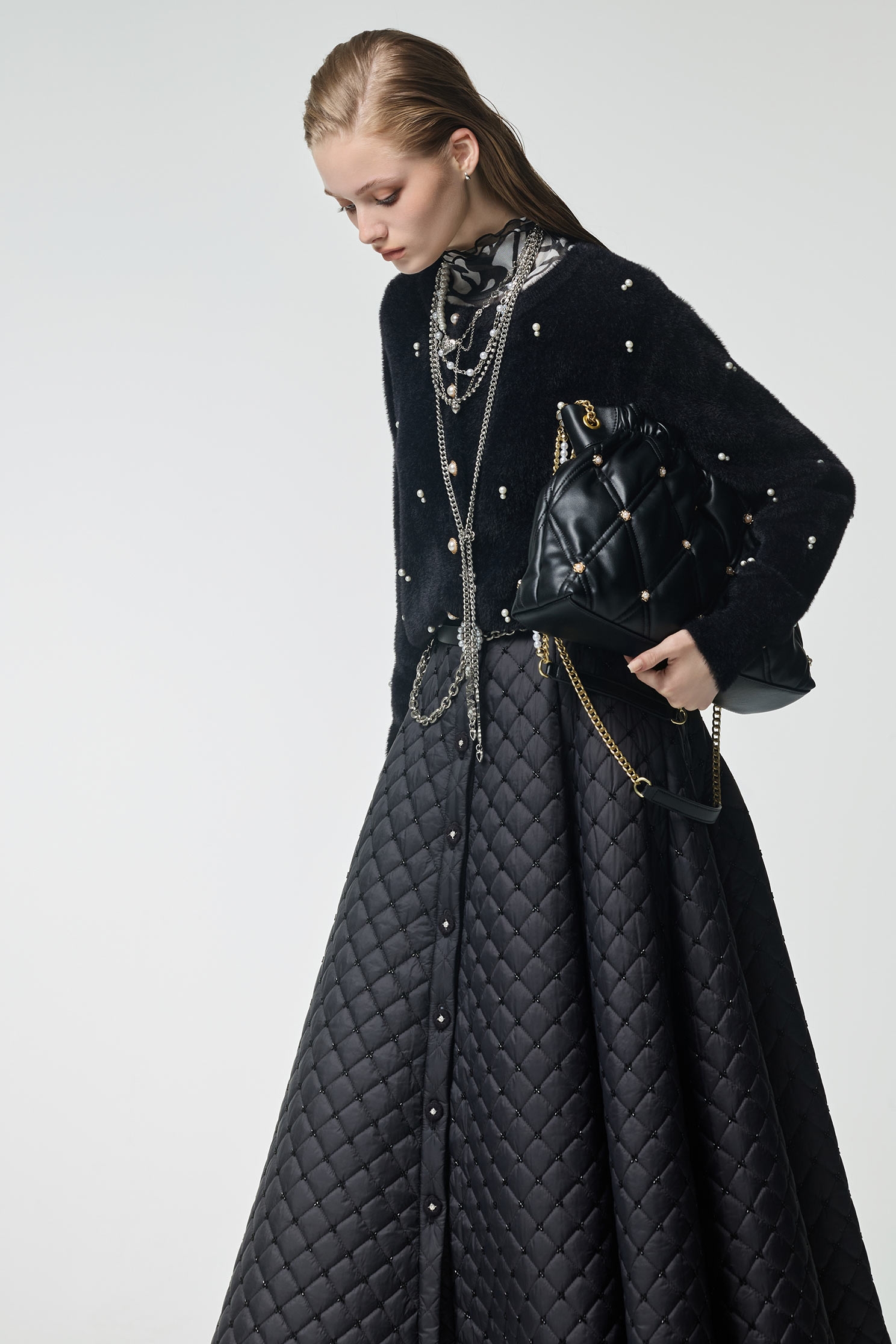 珍珠釘飾仿貂毛針織單品珍珠釘飾仿貂毛針織單品,上班OL穿搭,珍珠,秋冬穿搭,約會特輯,針織,針織衫