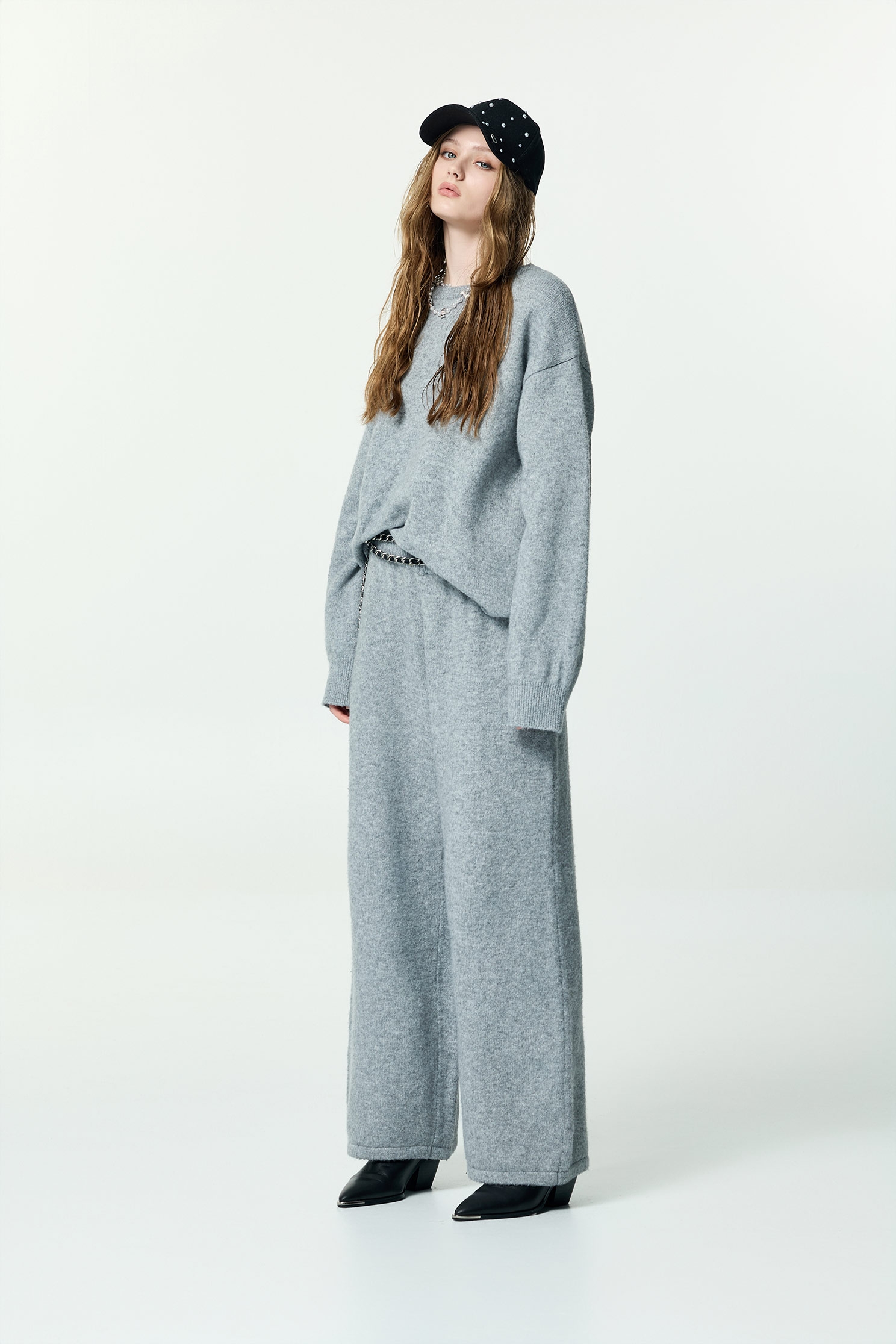 薄暮灰廓型針織上衣薄暮灰廓型針織上衣,上衣,時髦成套搭配,秋冬穿搭,簡約穿搭,針織,針織上衣,針織衫