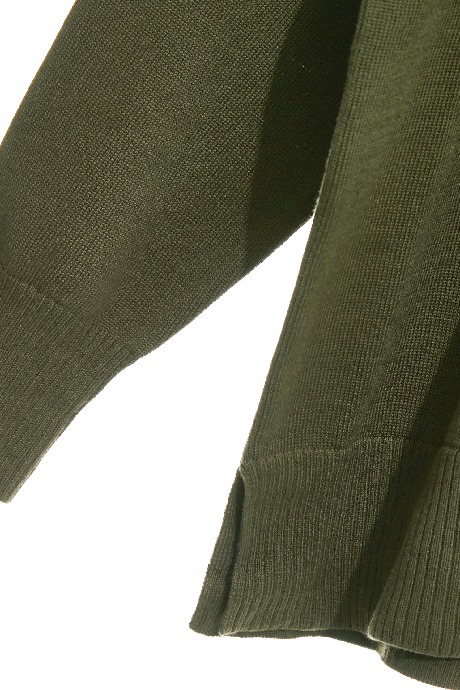 神秘綠綴單字針織上衣神秘綠綴單字針織上衣,上衣,人氣商品,秋冬穿搭,純棉,針織,針織上衣,針織衫