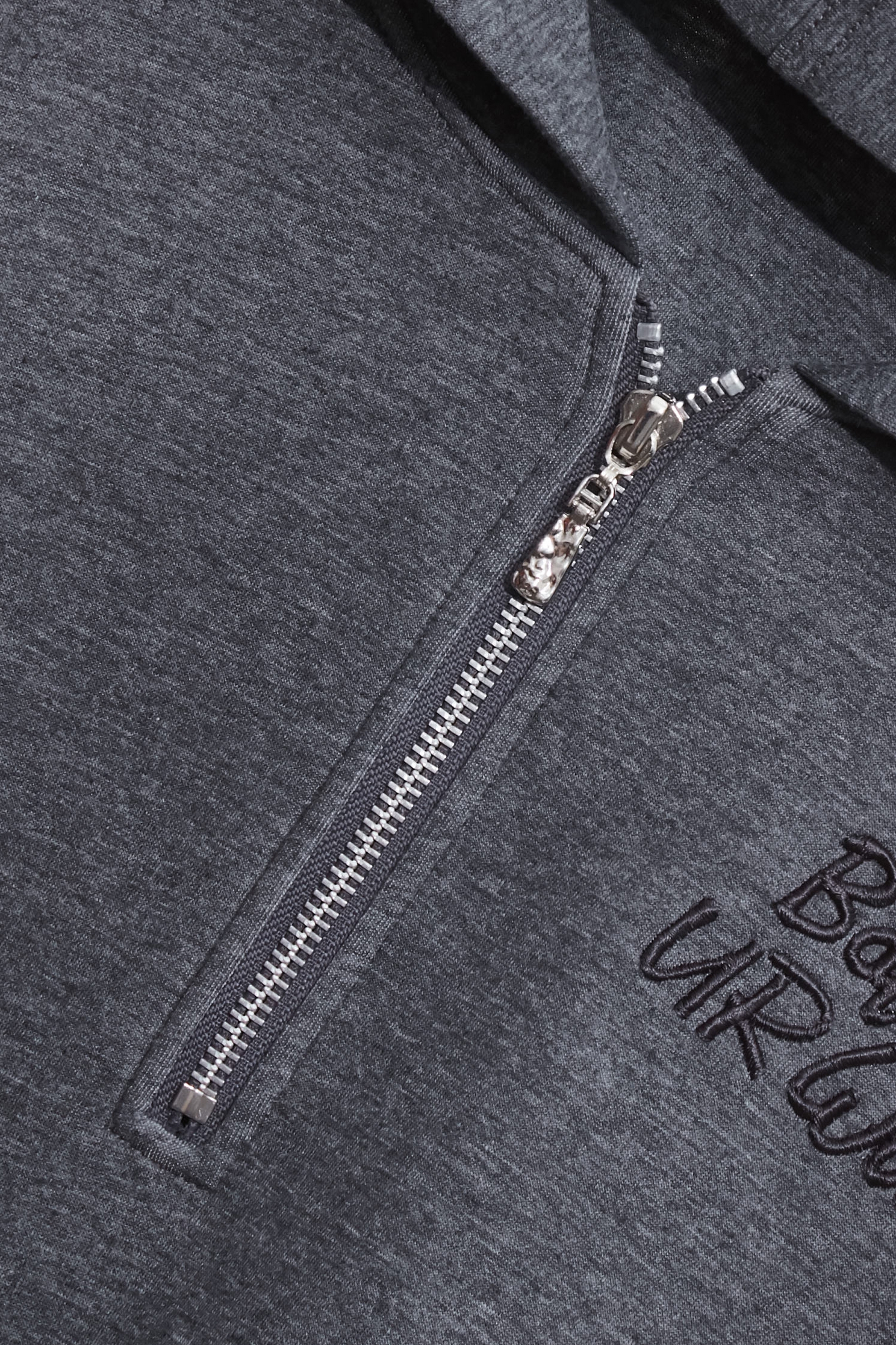 薄暮灰連帽衛衣式上衣薄暮灰連帽衛衣式上衣,上衣,人氣商品,刺繡,秋冬穿搭,簡約穿搭,衛衣