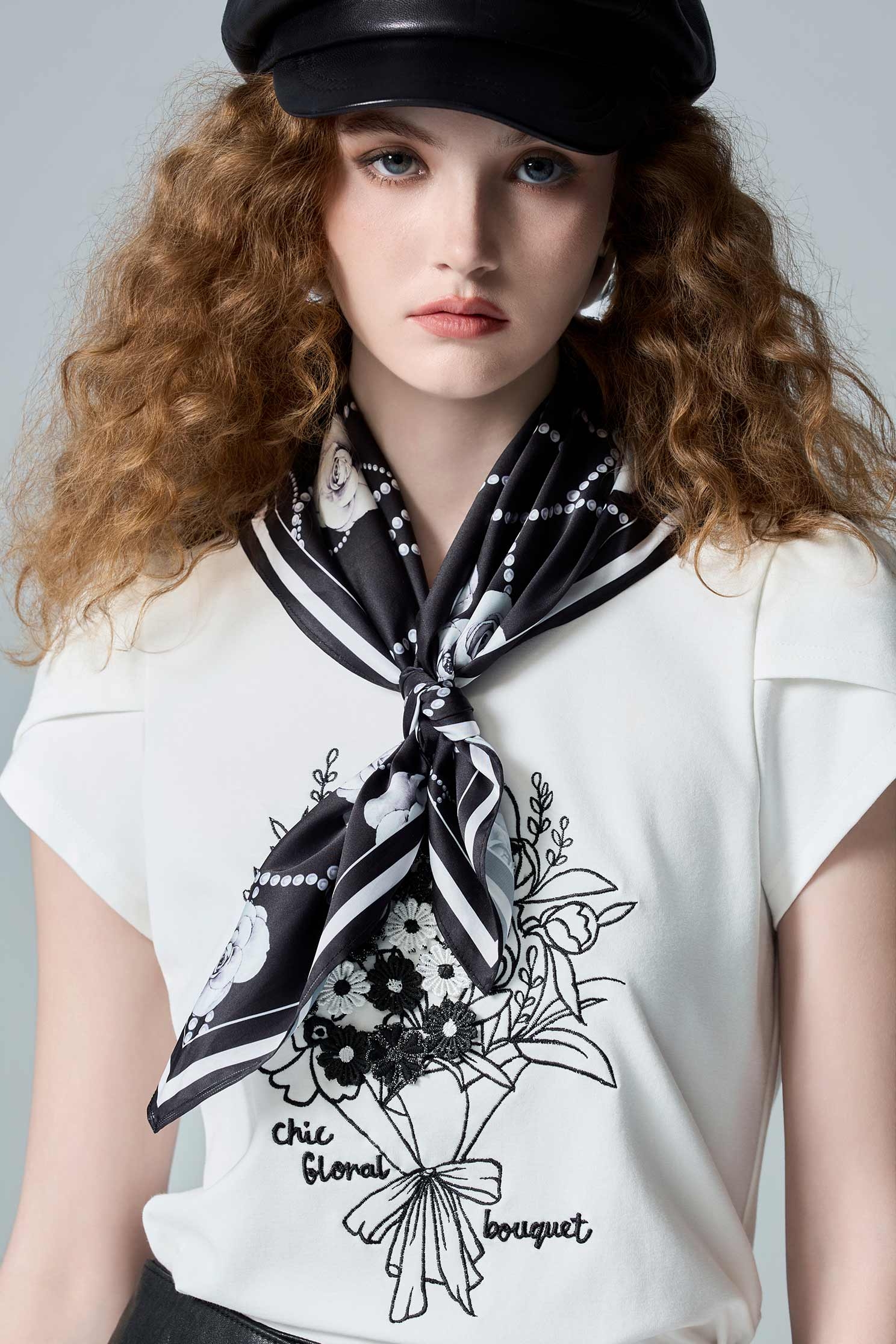 奢華縫飾花束繡花上衣奢華縫飾花束繡花上衣,T-Shirts,圓領上衣,女裝上衣,白色上衣,短袖上衣,秋冬穿搭