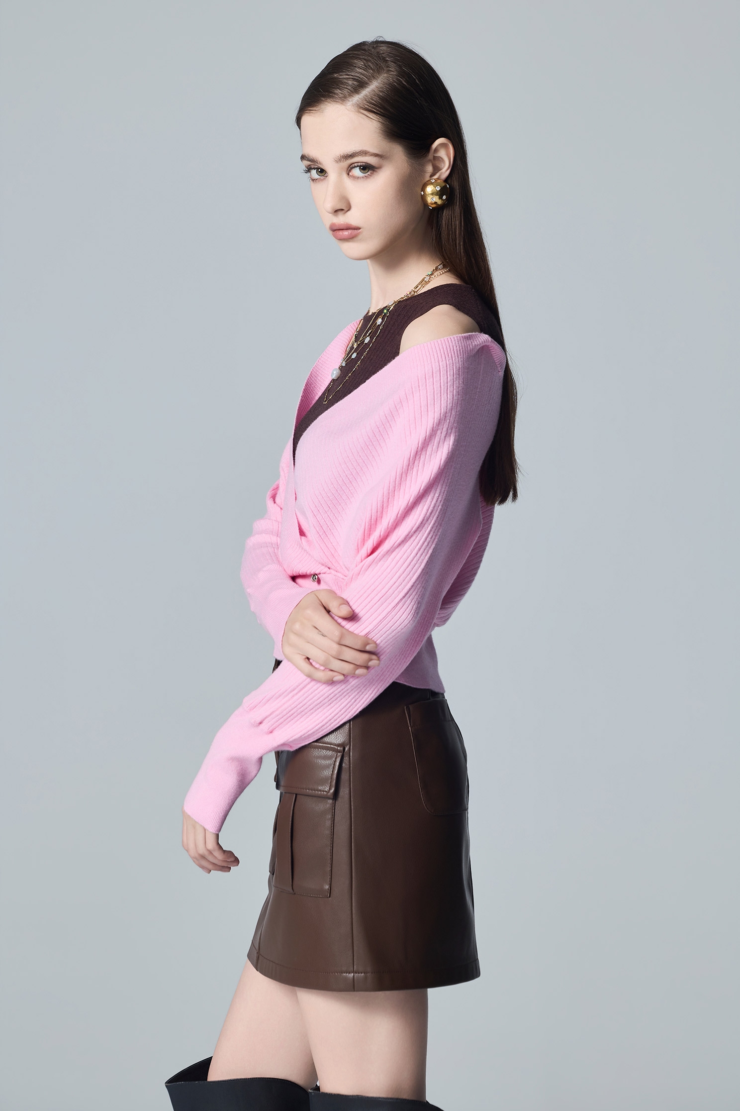 粉棕交疊V領針織上衣粉棕交疊V領針織上衣,一般背心,女裝上衣,女裝背心,秋冬穿搭,針織,針織背心,針織衫