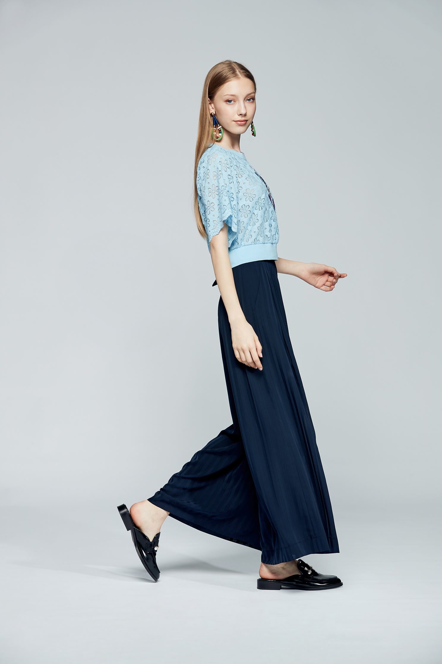 Full lace three-quarter sleeve top,3/4sleevetop,top,roundnecktop,shortsleevetop,lace,lacedtop,girlfriendsspringtour