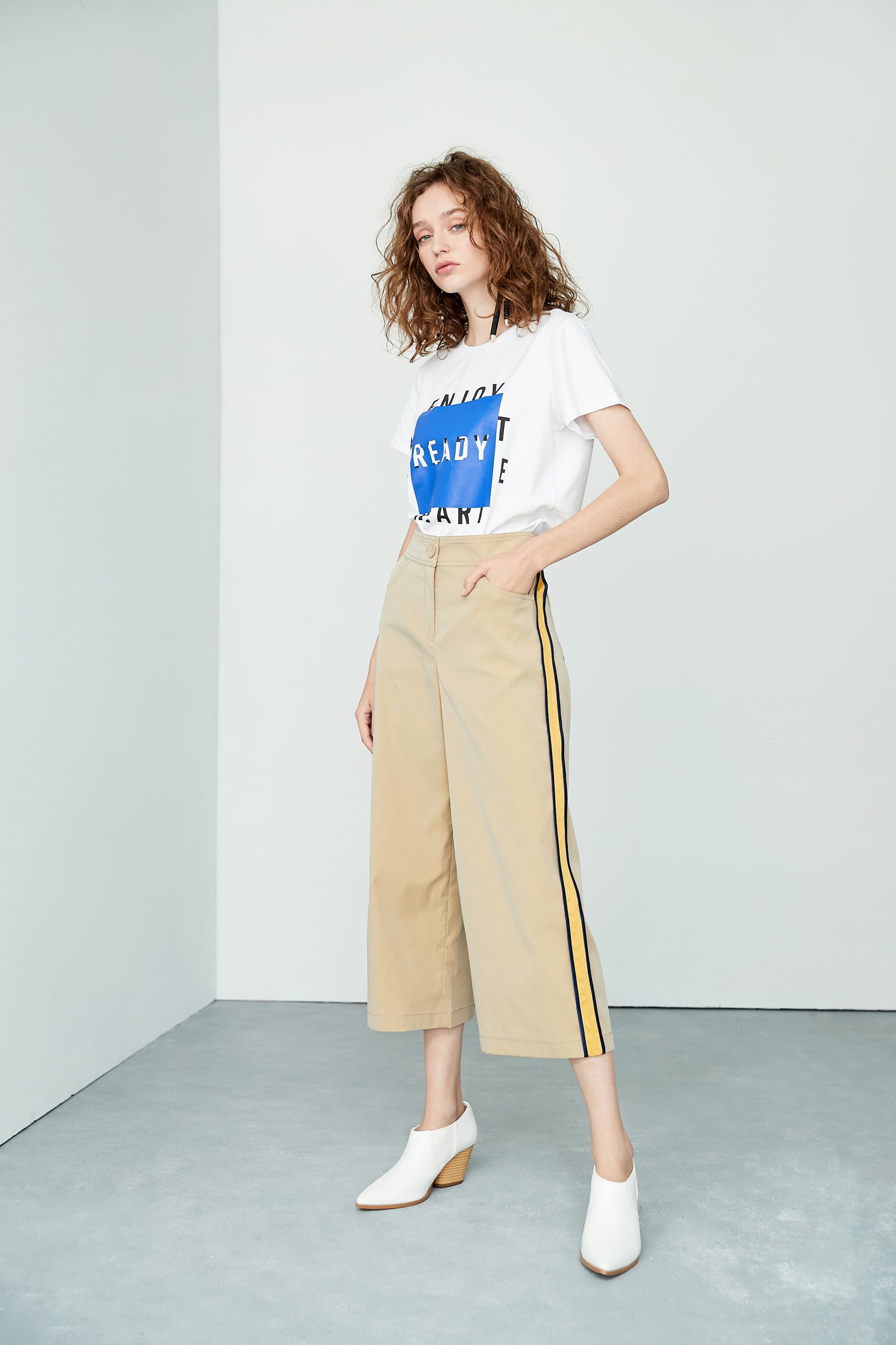 Alphabet cotton T-shirt,T-Shirt,圓領上衣,白色上衣,短袖上衣
