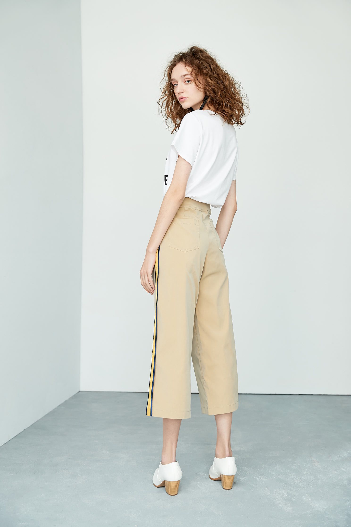Alphabet cotton T-shirt,T-Shirt,圓領上衣,白色上衣,短袖上衣