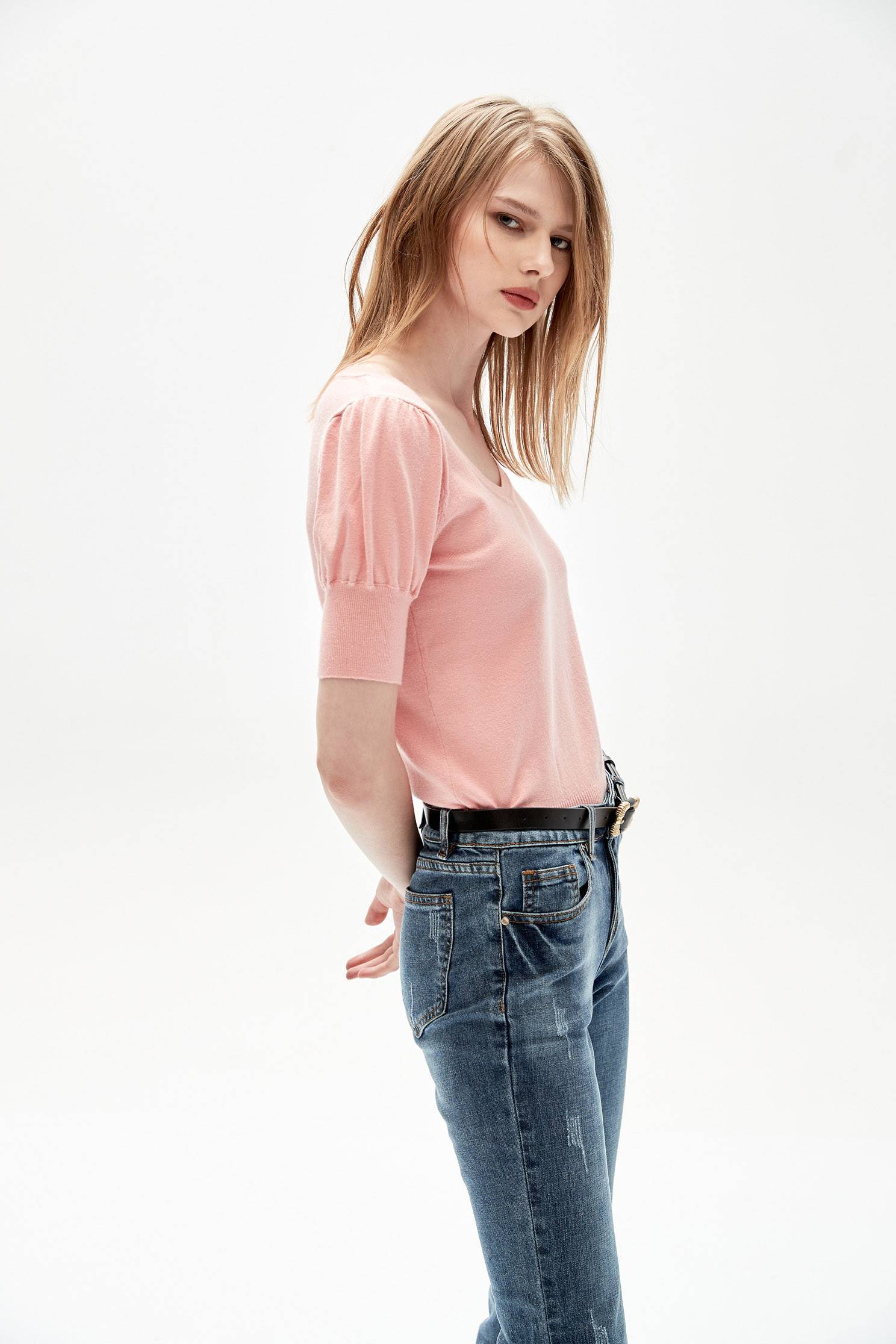 U-neck micro-sleeve short-cut knitwear,u-necktop,roundnecktop,puffsleevetop,shortsleevetop,i-select,knitting,knittedtop,knittedtop,girlfriendsspringtour