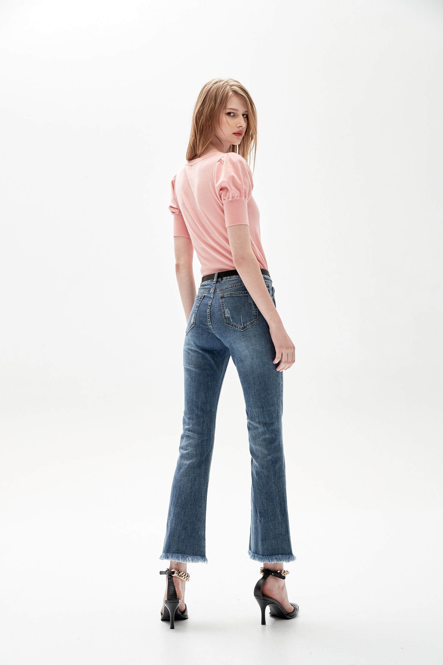 U-neck micro-sleeve short-cut knitwear,u-necktop,roundnecktop,puffsleevetop,shortsleevetop,i-select,knitting,knittedtop,knittedtop,girlfriendsspringtour