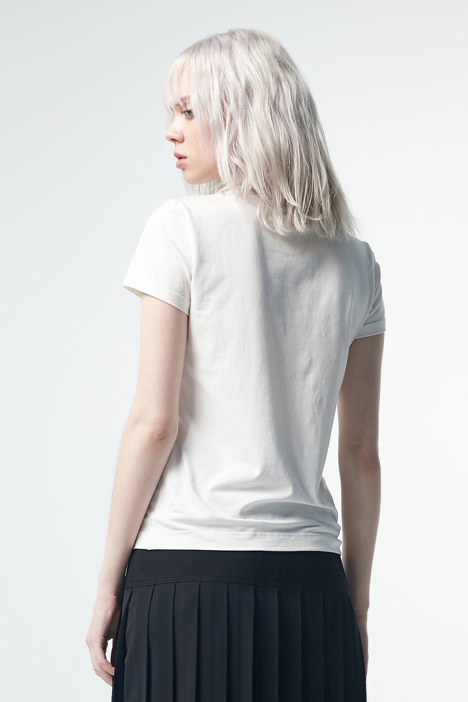Embroidered foam print T-shirt,t-shirt,t-shirt,top,embroidery,embroideredtop,roundnecktop,whitetop,shortsleevetop,cotton,embroidered,embroideredtop