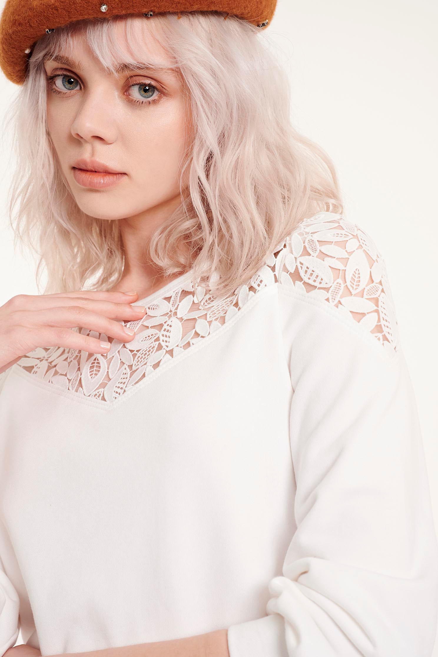 Lace SWEATER,七分袖上衣,Top,圓領上衣,白色上衣,Lace,Laced Top