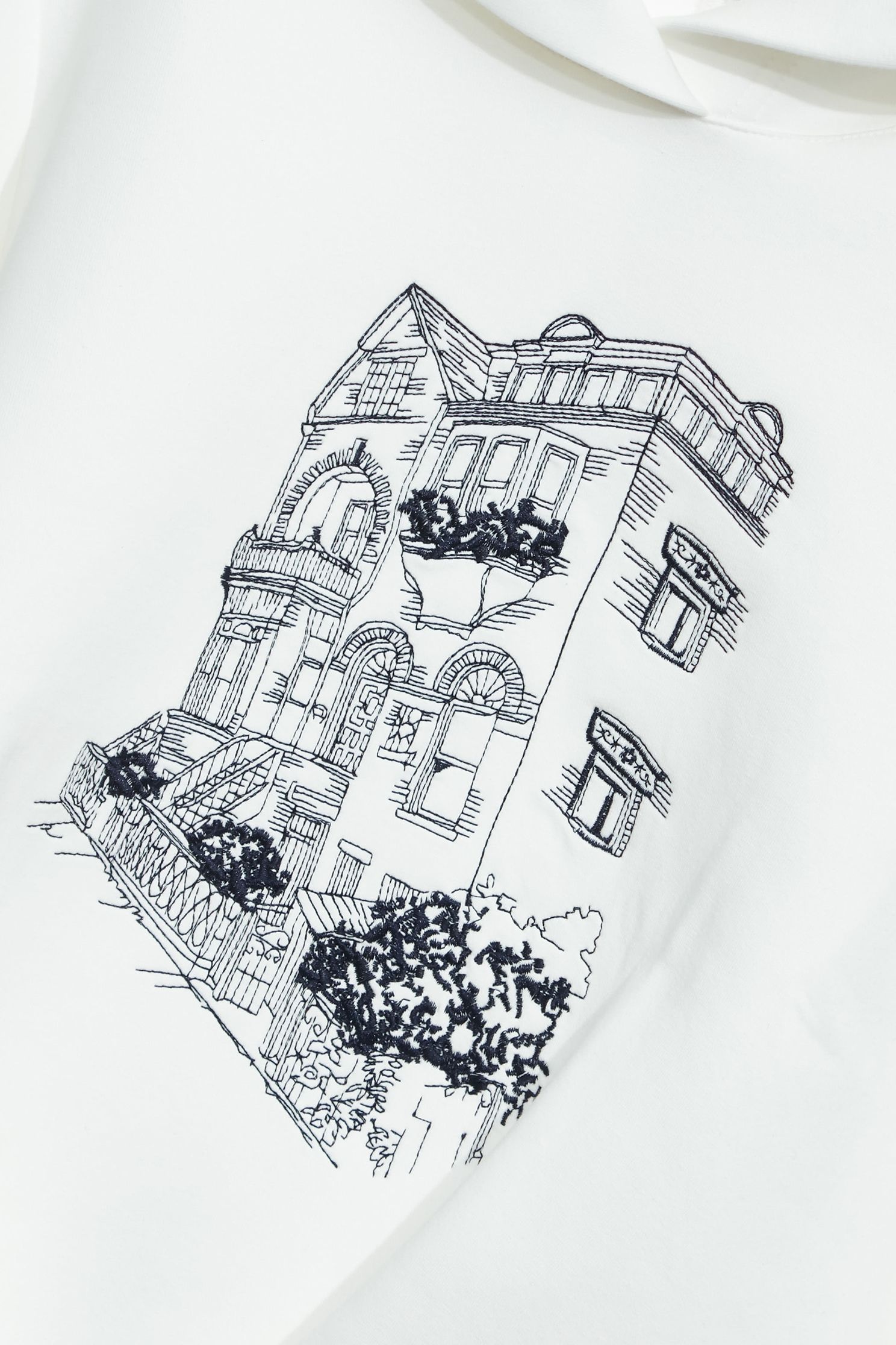 香榭街圖刺繡連帽上衣香榭街圖刺繡連帽上衣,上衣,人氣商品,刺繡,帽T,春夏穿搭,白色上衣