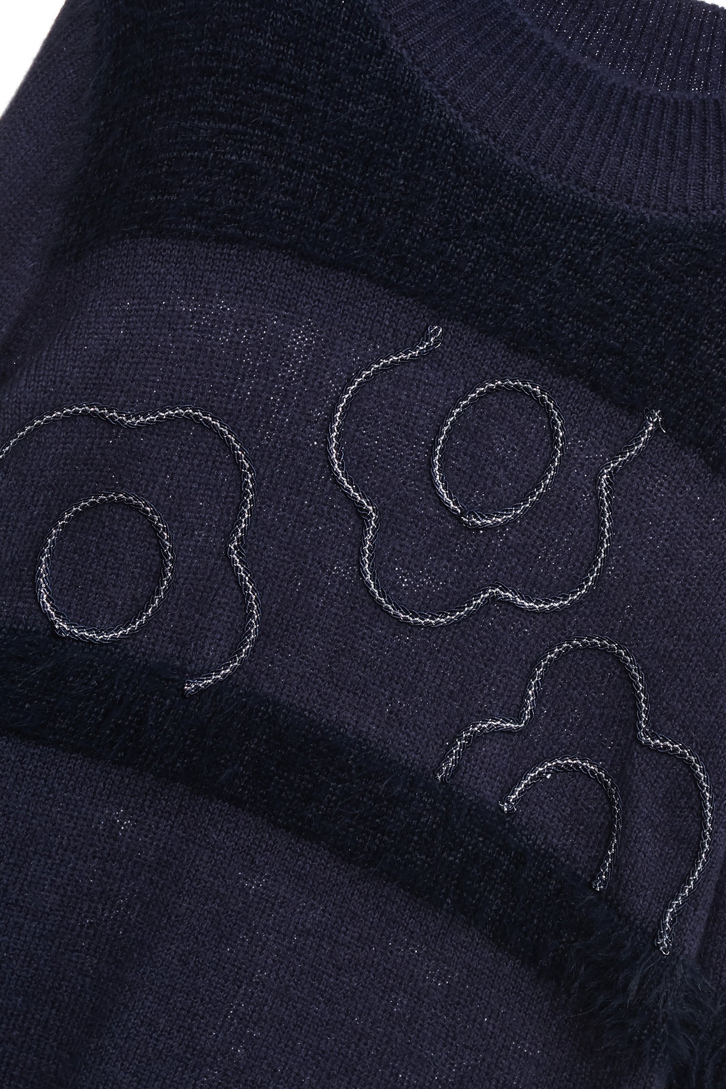 濃厚靛藍綴織帶花卉針織上衣濃厚靛藍綴織帶花卉針織上衣,上班OL穿搭,上衣,人氣商品,秋冬穿搭,約會特輯,花花世界,蝴蝶結,針織,針織上衣,針織衫