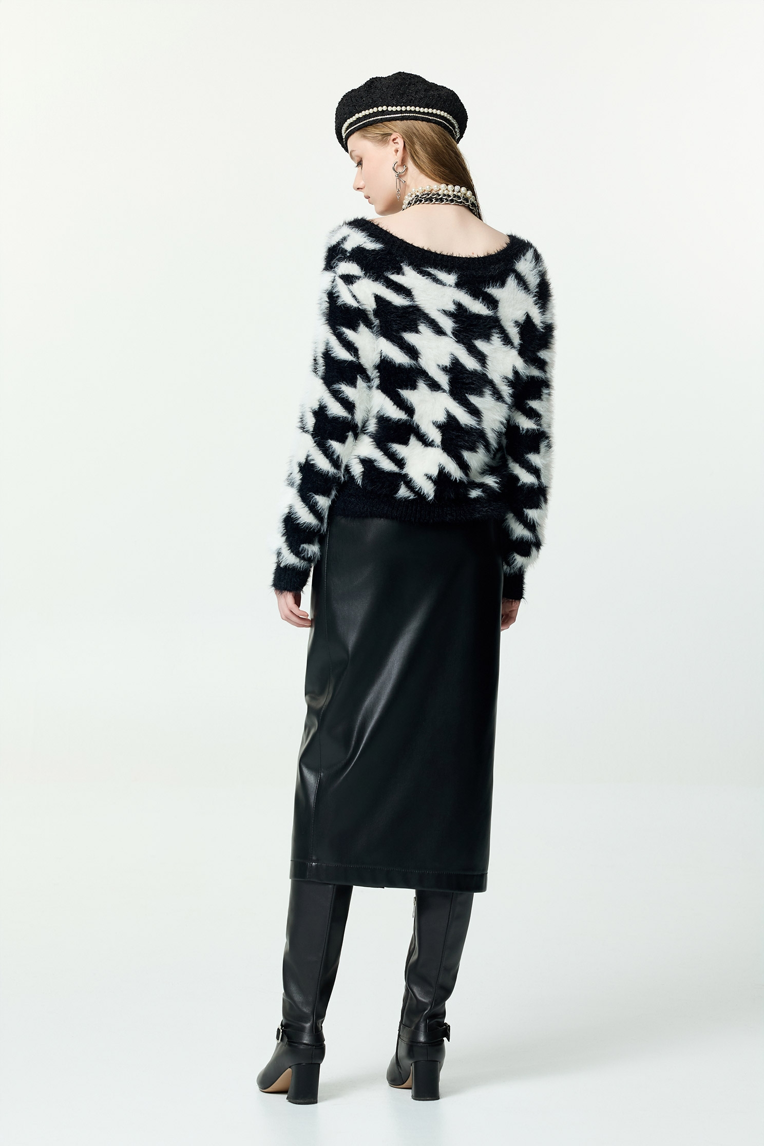 黑白雙色千鳥提花針織黑白雙色千鳥提花針織,上班OL穿搭,人氣商品,派對特輯,秋冬穿搭,約會特輯,針織,針織衫