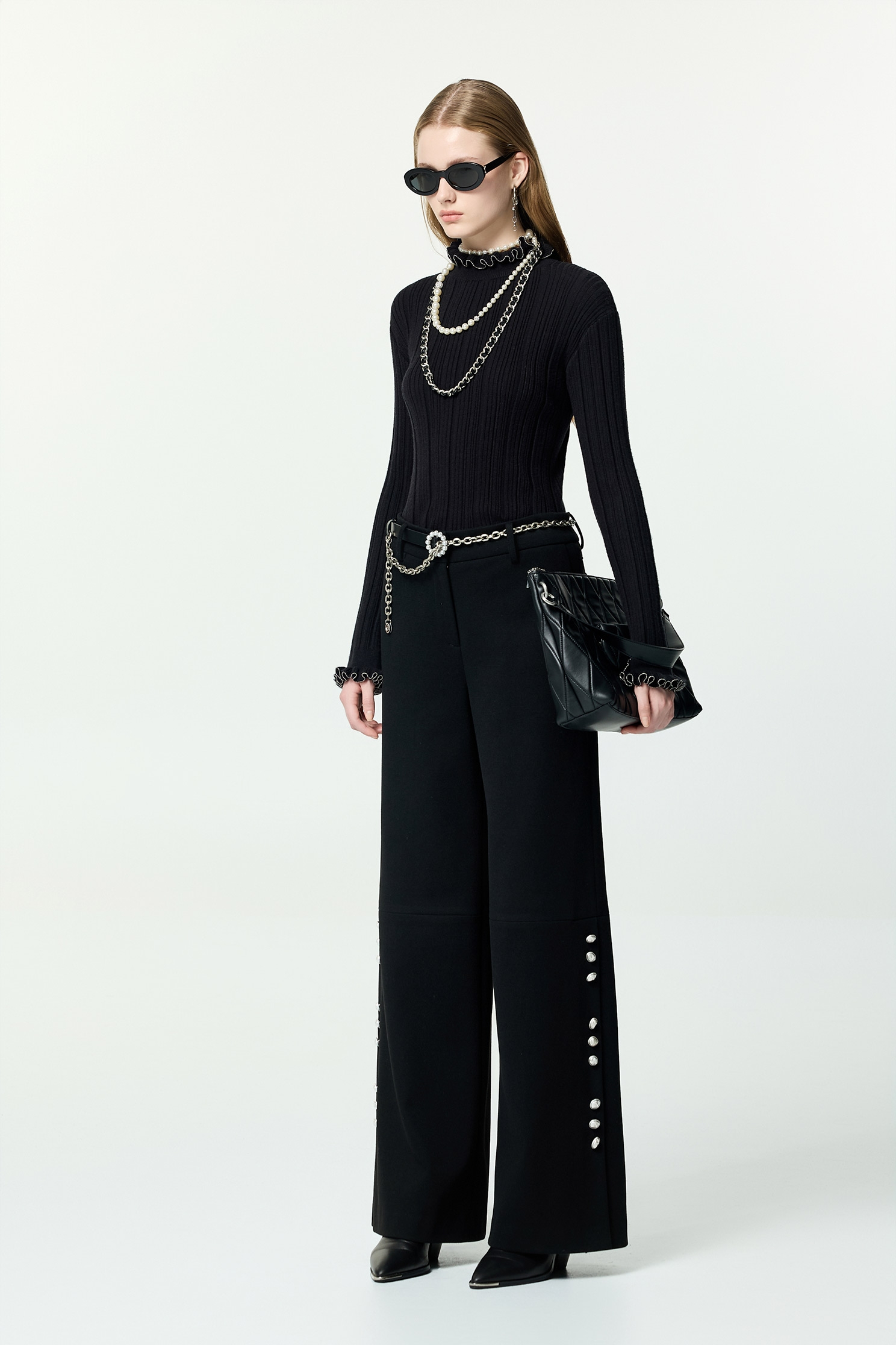 荷葉波浪崁珠坑條針織荷葉波浪崁珠坑條針織,上班OL穿搭,人氣商品,秋冬穿搭,簡約穿搭,約會特輯,荷葉,針織,針織衫