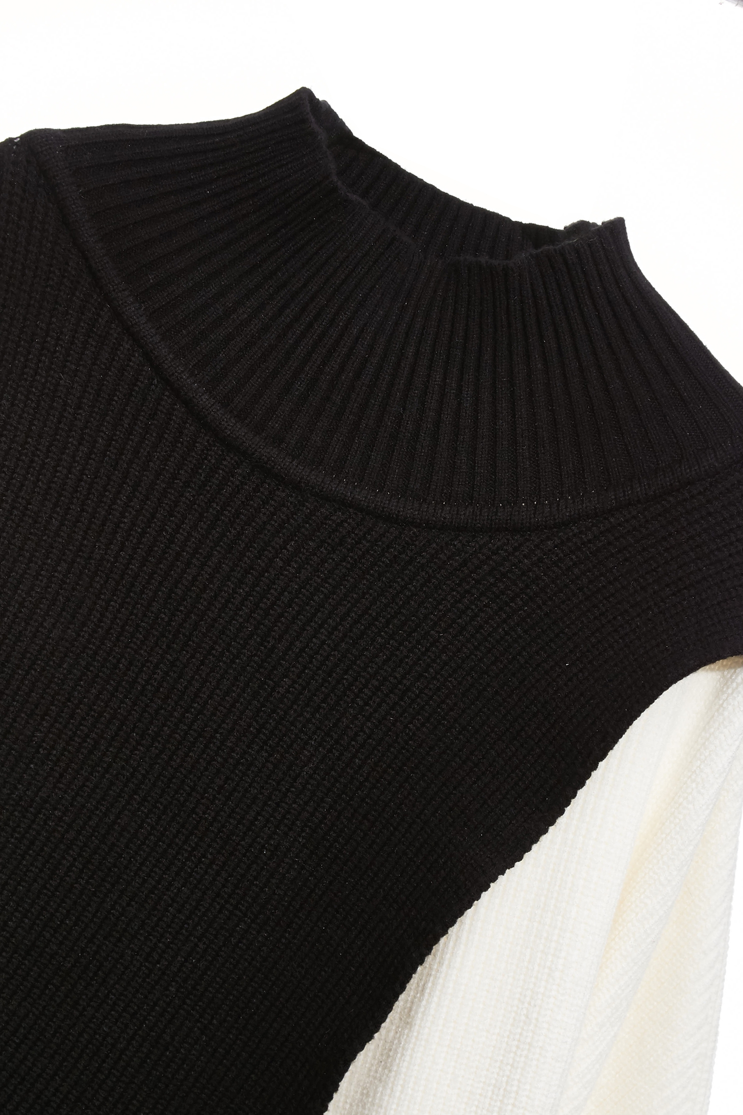 黑白拼接高領針織黑白拼接高領針織,上班OL穿搭,秋冬穿搭,約會特輯,針織,針織衫