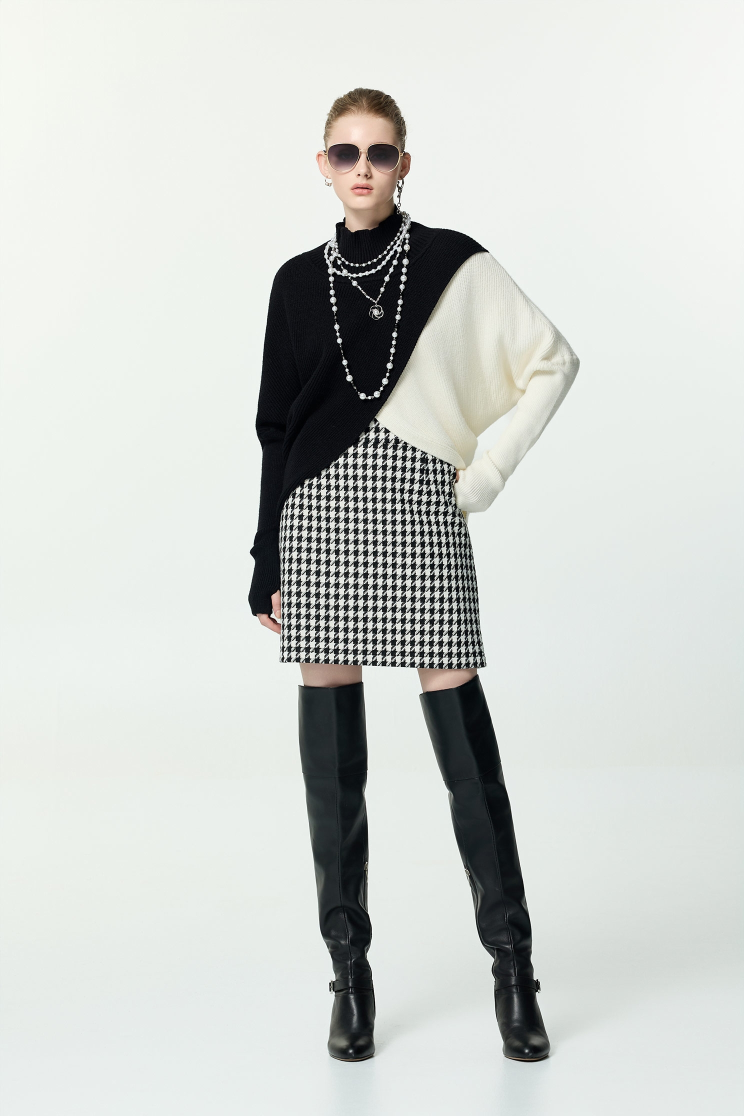 黑白拼接高領針織黑白拼接高領針織,上班OL穿搭,秋冬穿搭,約會特輯,針織,針織衫