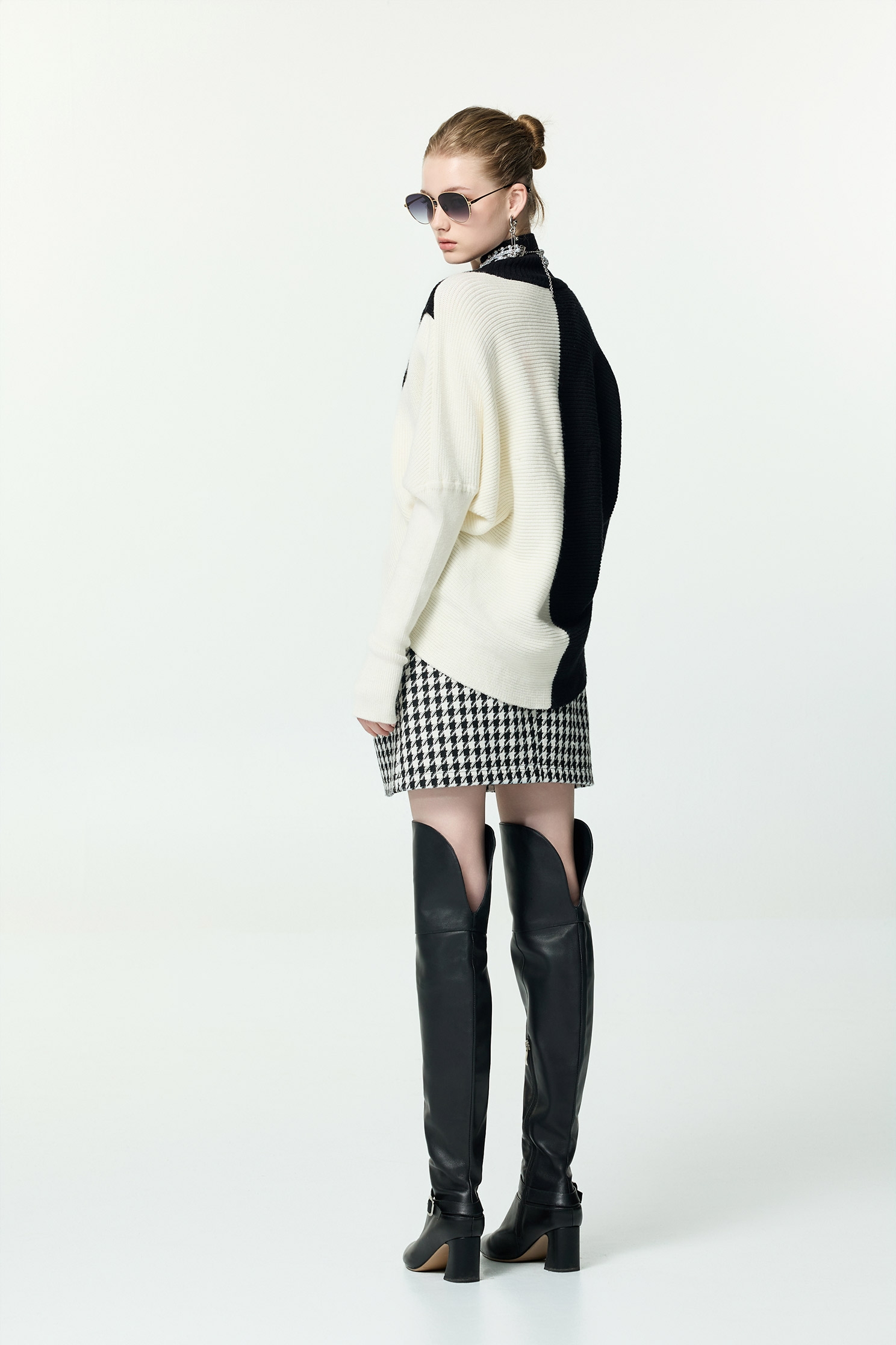 黑白拼接高領針織黑白拼接高領針織,上班OL穿搭,秋冬穿搭,約會特輯,針織,針織衫