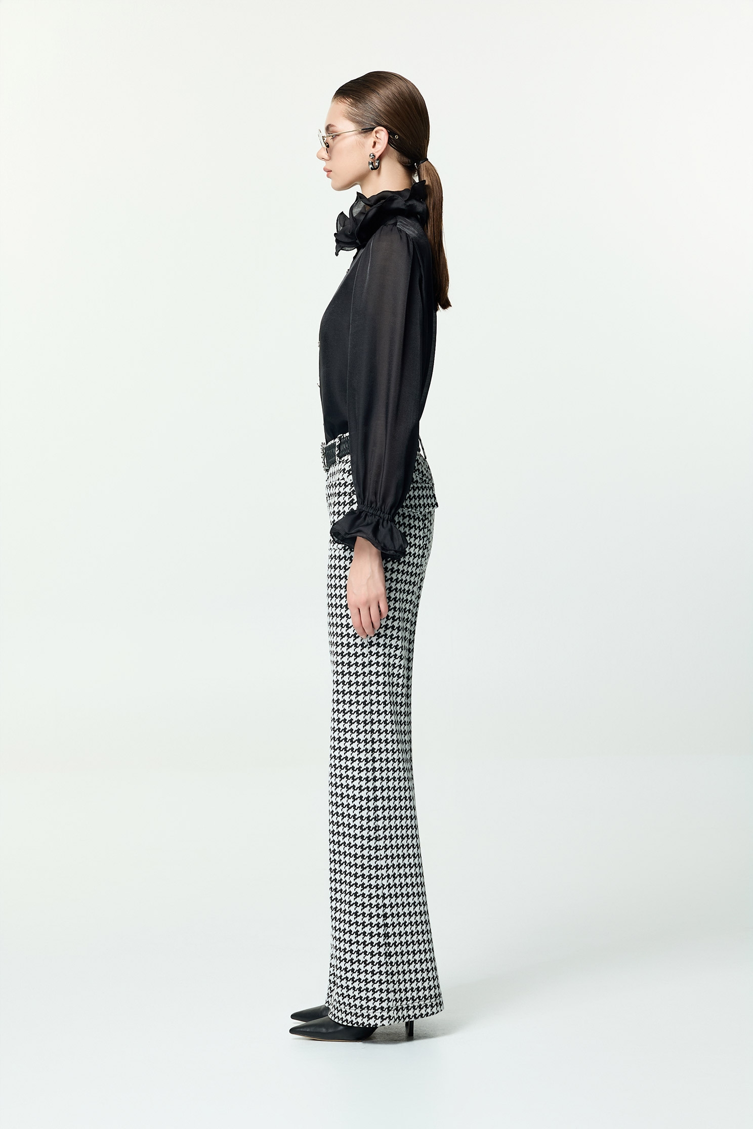 光澤類烏干荷葉領襯衫單品光澤類烏干荷葉領襯衫單品,上班OL穿搭,上衣,內搭上衣,秋冬穿搭,荷葉,襯衫