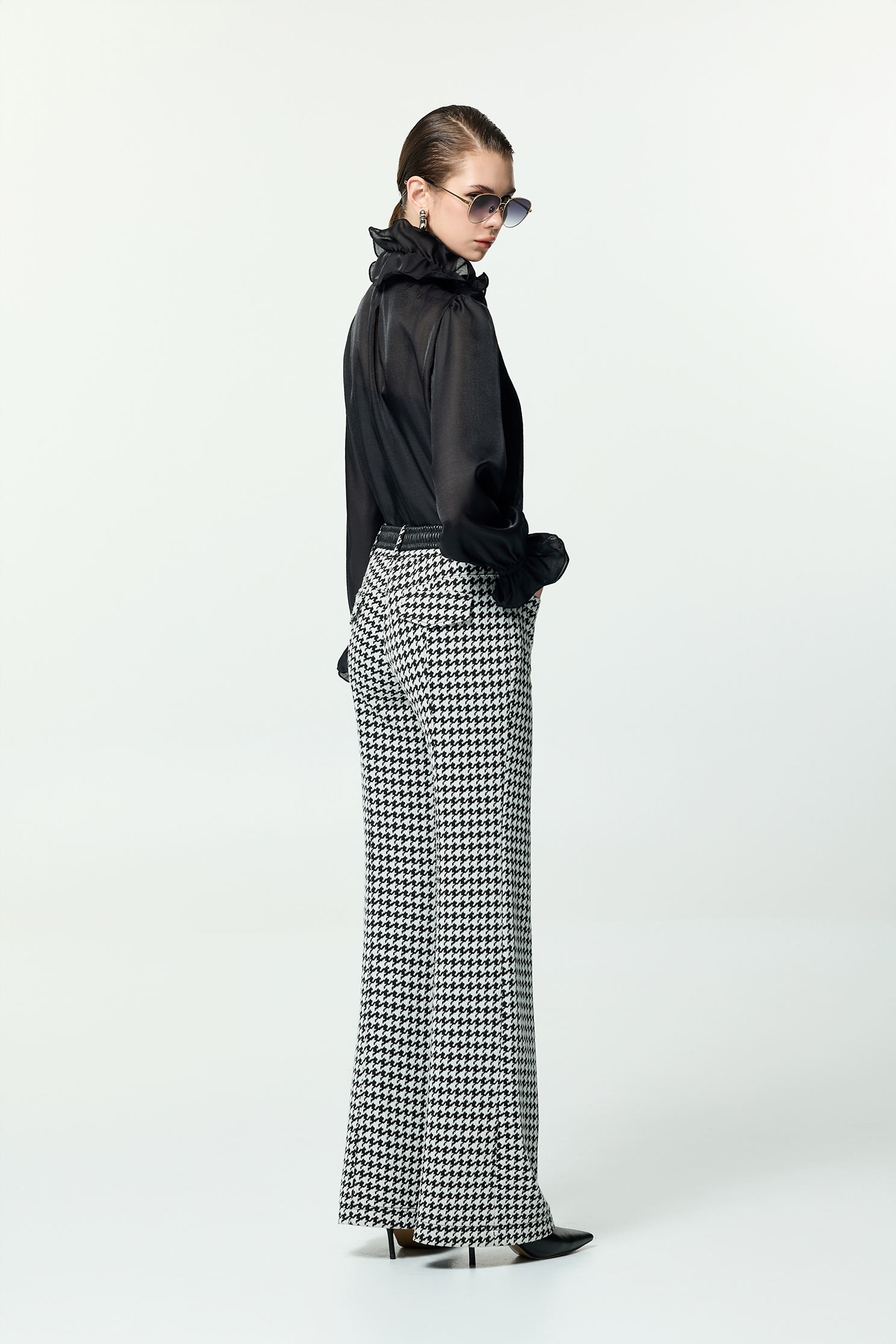 光澤類烏干荷葉領襯衫單品光澤類烏干荷葉領襯衫單品,上班OL穿搭,上衣,內搭上衣,秋冬穿搭,荷葉,襯衫