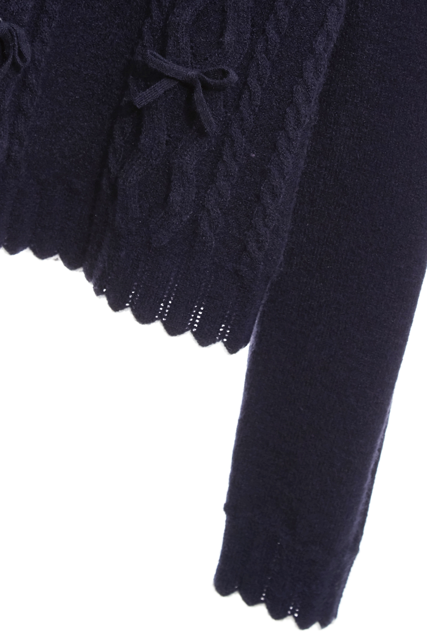 濃厚靛藍配色鋸齒邊針織上衣濃厚靛藍配色鋸齒邊針織上衣,V領上衣,上班OL穿搭,上衣,人氣商品,秋冬穿搭,約會特輯,蝴蝶結,針織,針織上衣,針織衫