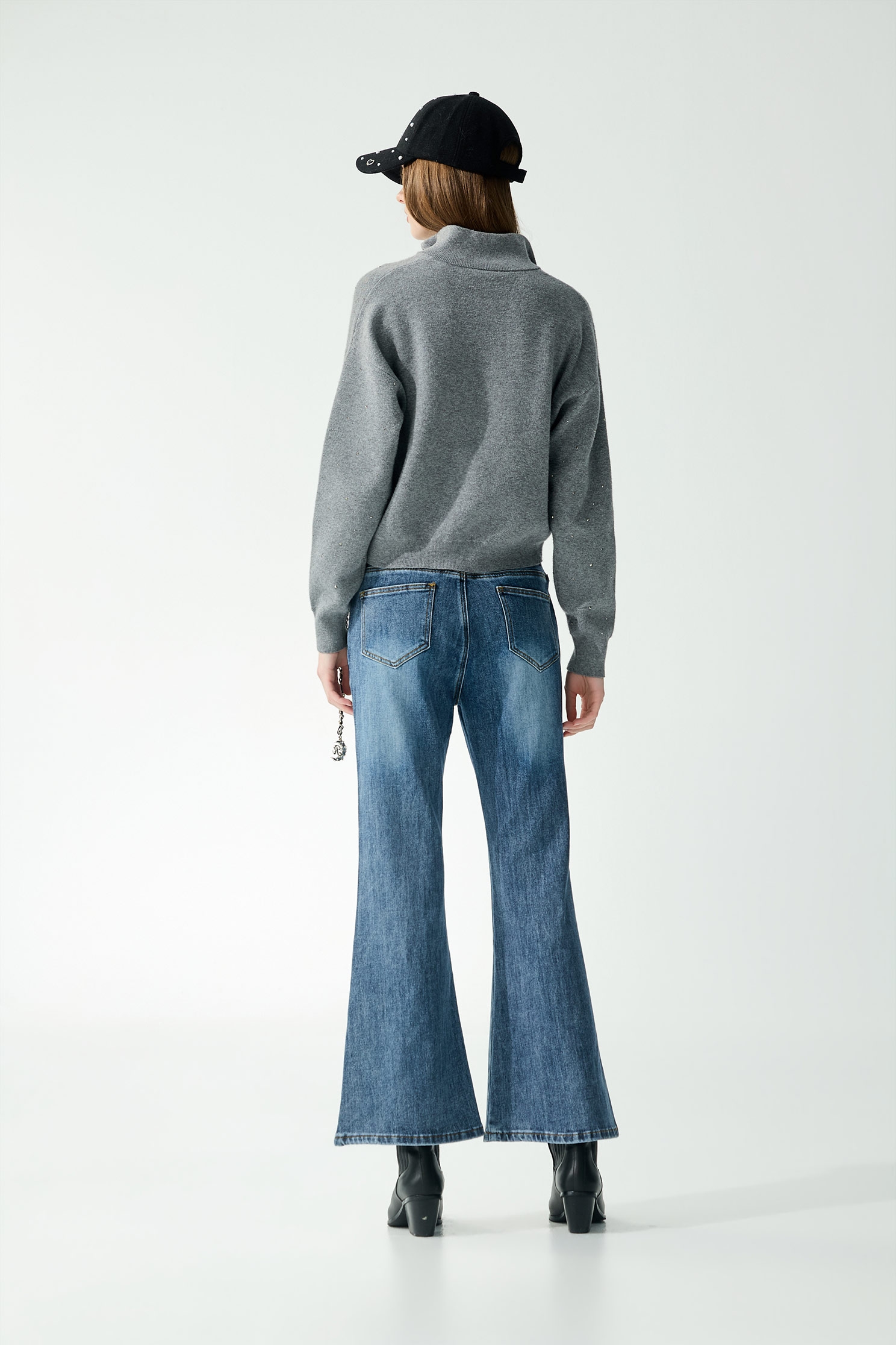 薄暮灰閃光針織上衣薄暮灰閃光針織上衣,上衣,人氣商品,秋冬穿搭,簡約穿搭,針織,針織上衣,針織衫