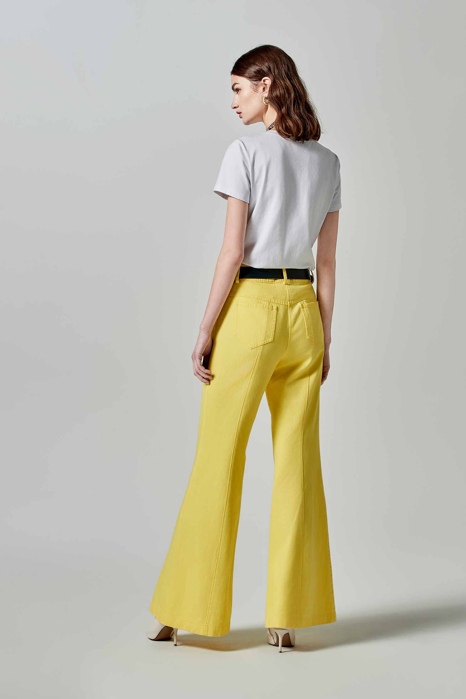 簍空字母鑲珠T恤上衣簍空字母鑲珠T恤上衣,T-Shirt,上衣,刺繡,春夏穿搭,珍珠,白色上衣,純棉