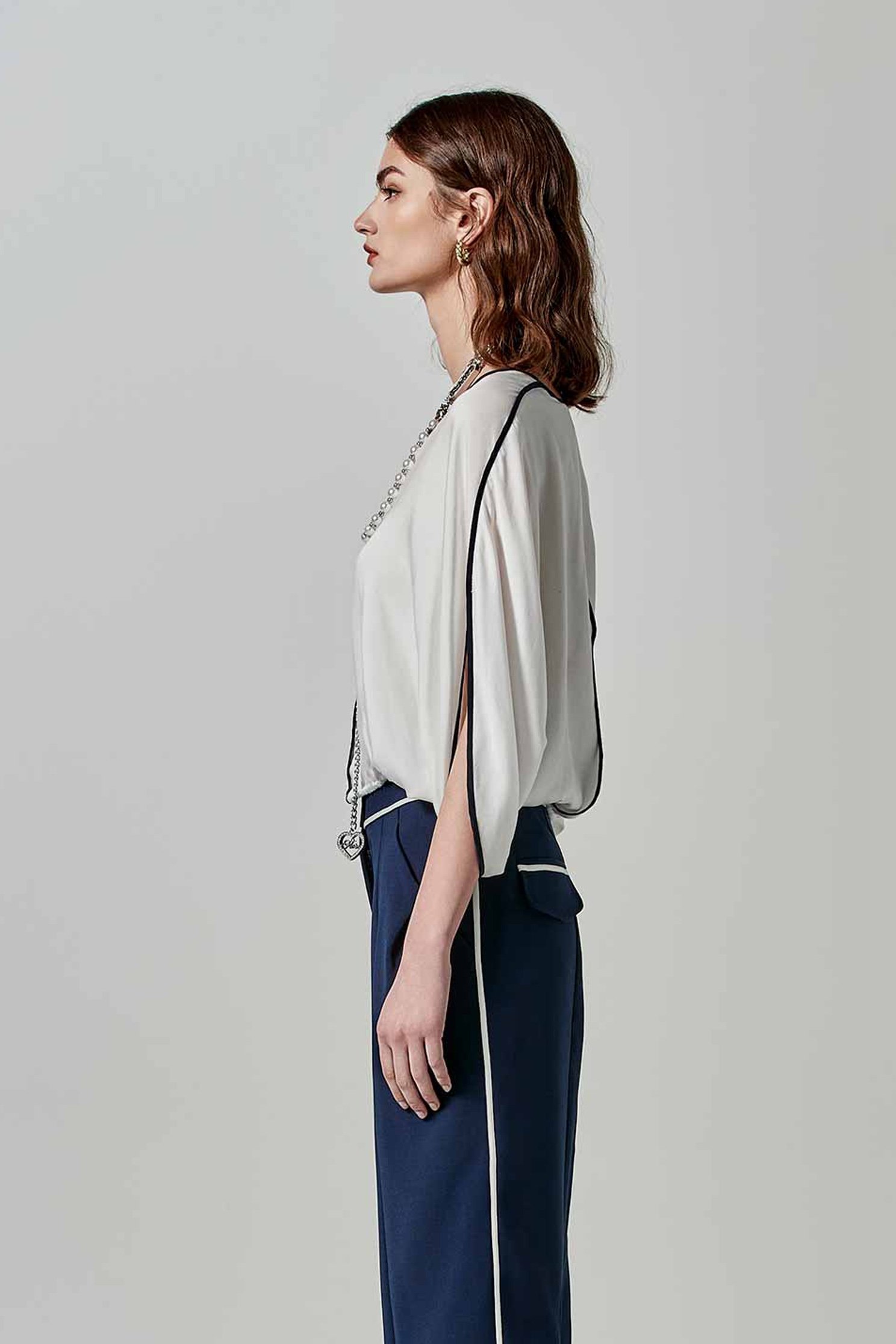 跳色包邊單品上衣跳色包邊單品上衣,上衣,春夏穿搭,白色上衣,防曬最多選擇