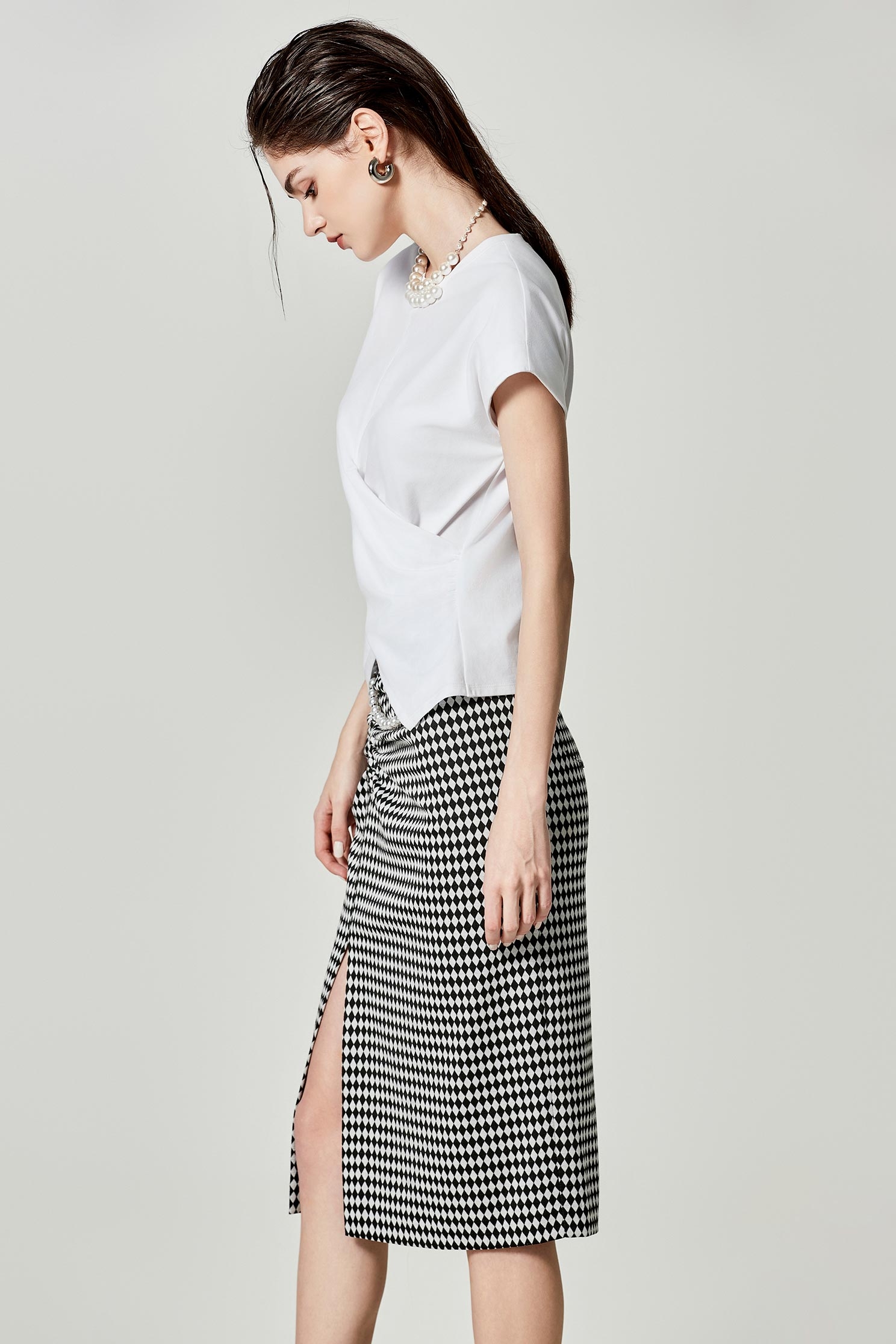 交叉抽皺下擺Ｔ恤交叉抽皺下擺Ｔ恤,上衣,春夏穿搭,珍珠,白色上衣,純棉