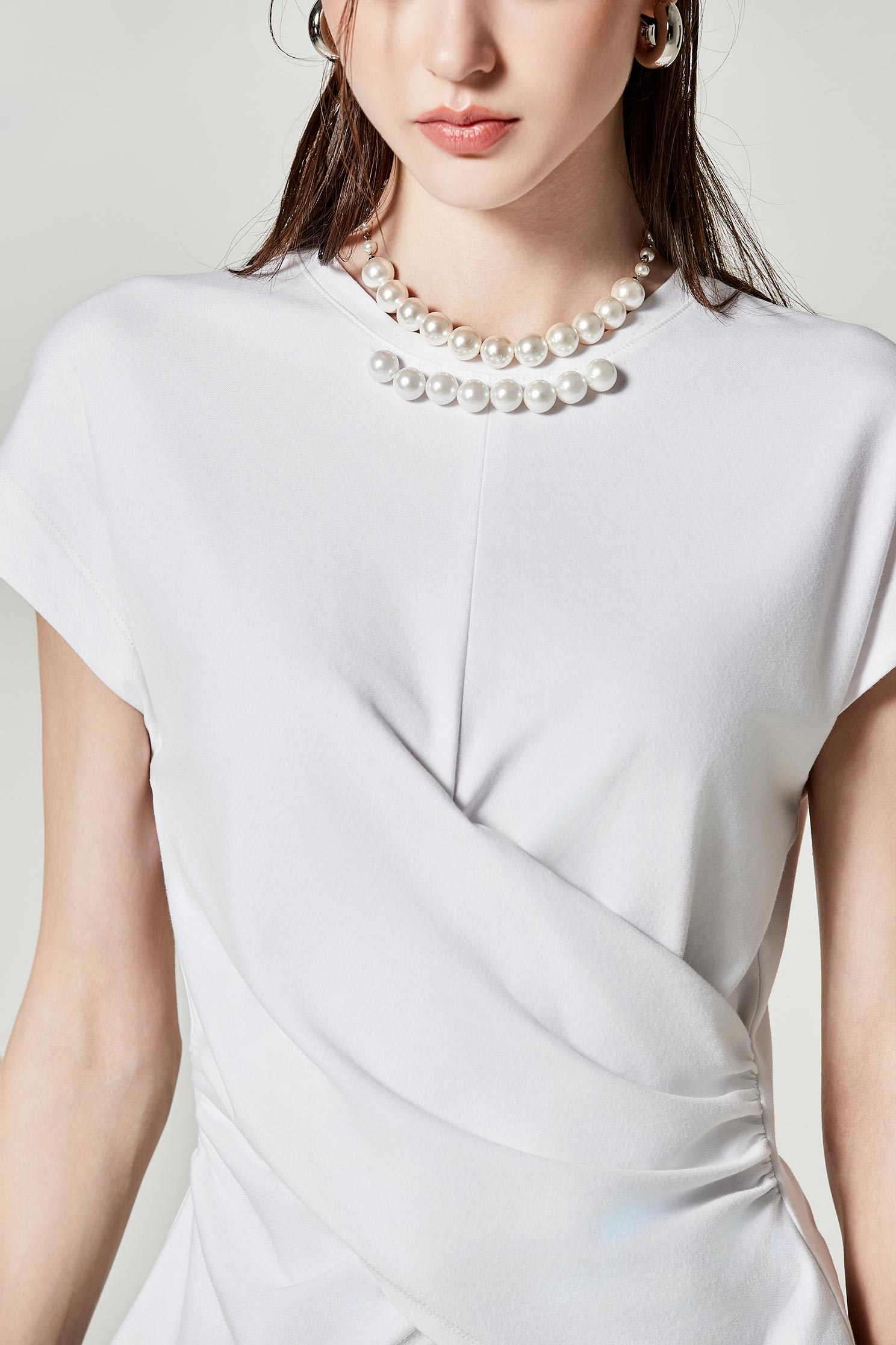 交叉抽皺下擺Ｔ恤交叉抽皺下擺Ｔ恤,上衣,春夏穿搭,珍珠,白色上衣,純棉