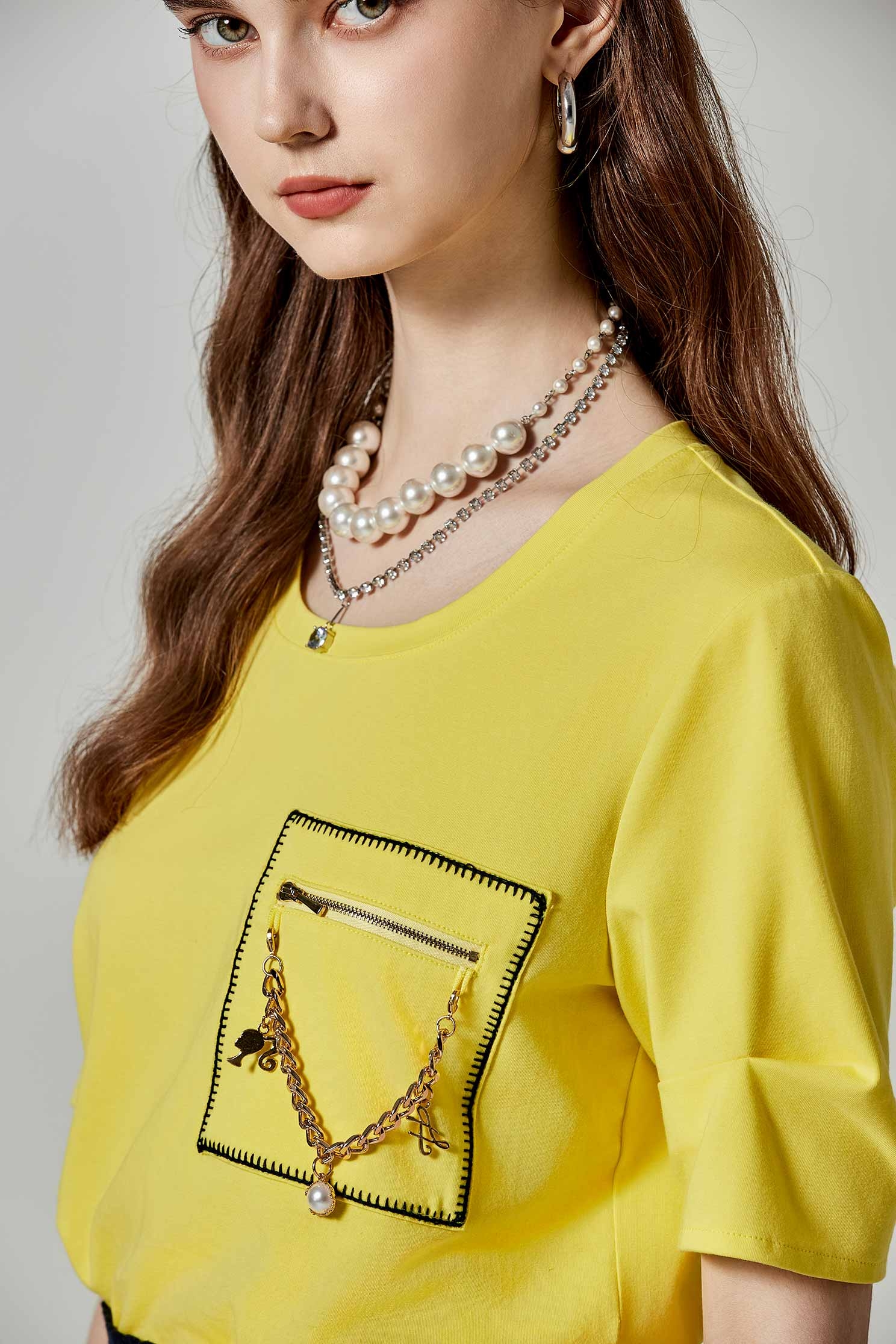 香蕉黃鏈飾口袋T恤上衣香蕉黃鏈飾口袋T恤上衣,上衣,人氣商品,刺繡,春夏穿搭