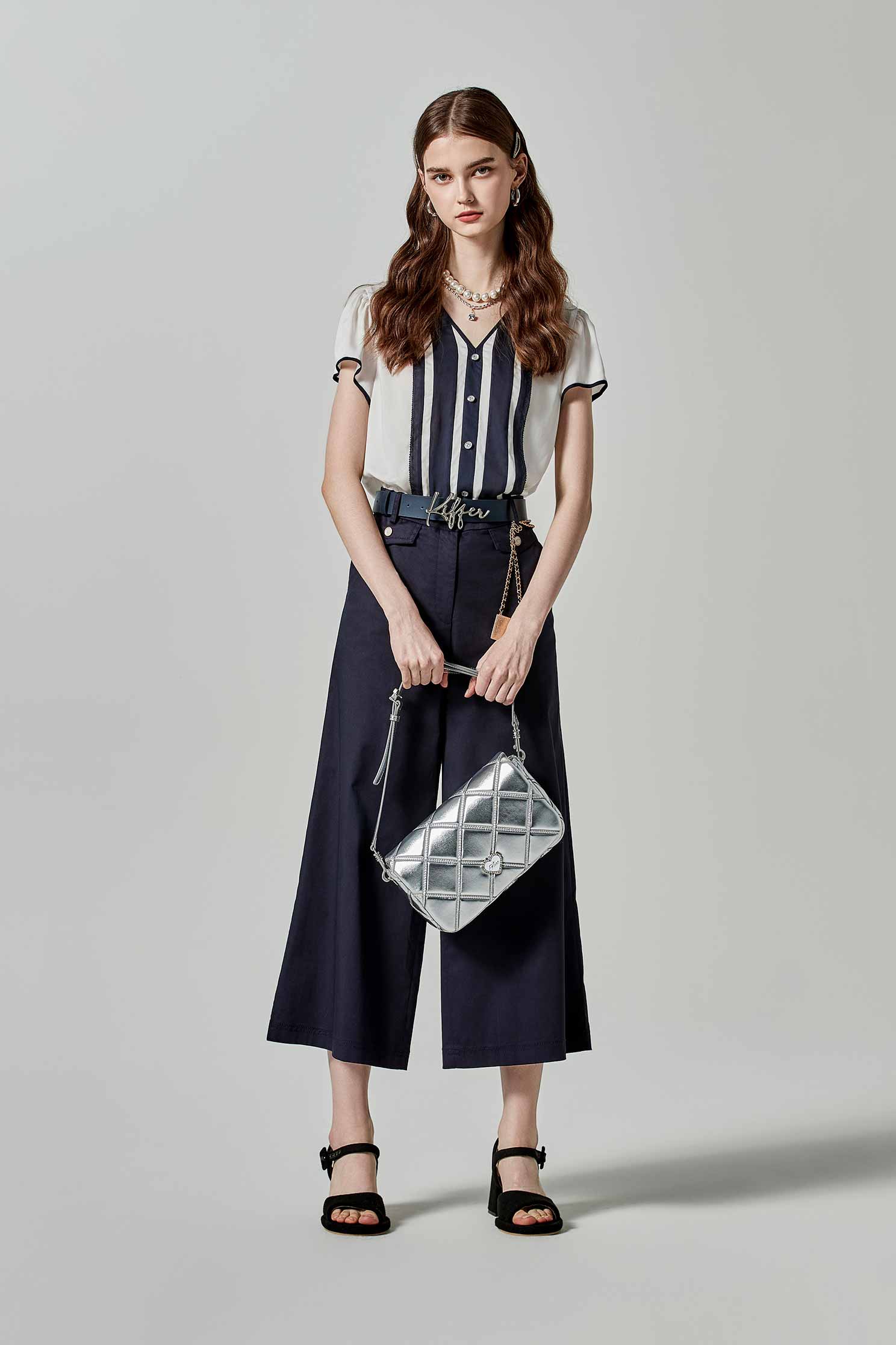 跳色條拼接單品上衣跳色條拼接單品上衣,上衣,春夏穿搭,條紋,白色上衣,約會特輯,蕾絲