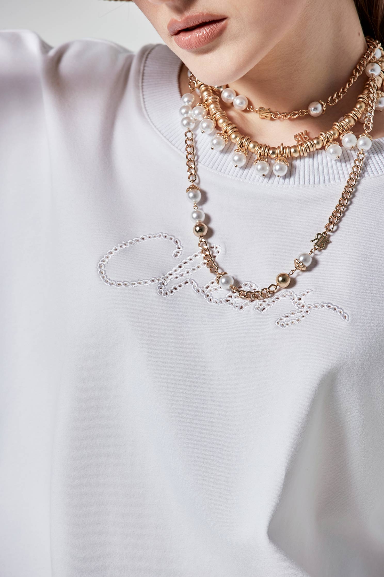 細緻簍空鎖鏈繡花連袖Ｔ細緻簍空鎖鏈繡花連袖Ｔ,上衣,春夏穿搭,白色上衣,純棉,繡花