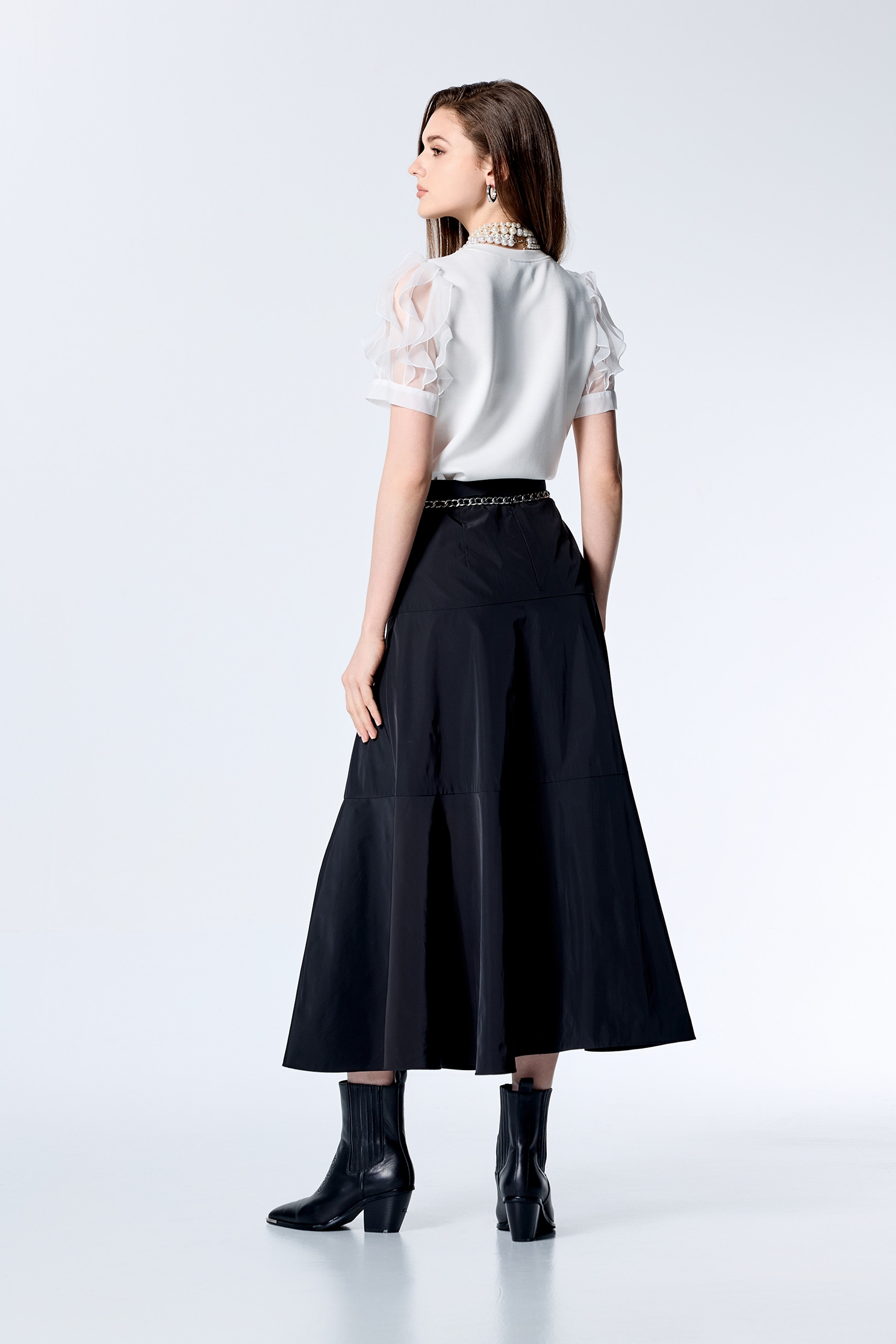 荷葉波浪異材拼接單品荷葉波浪異材拼接單品,上衣,人氣商品,春夏穿搭,約會特輯,荷葉,透膚上衣