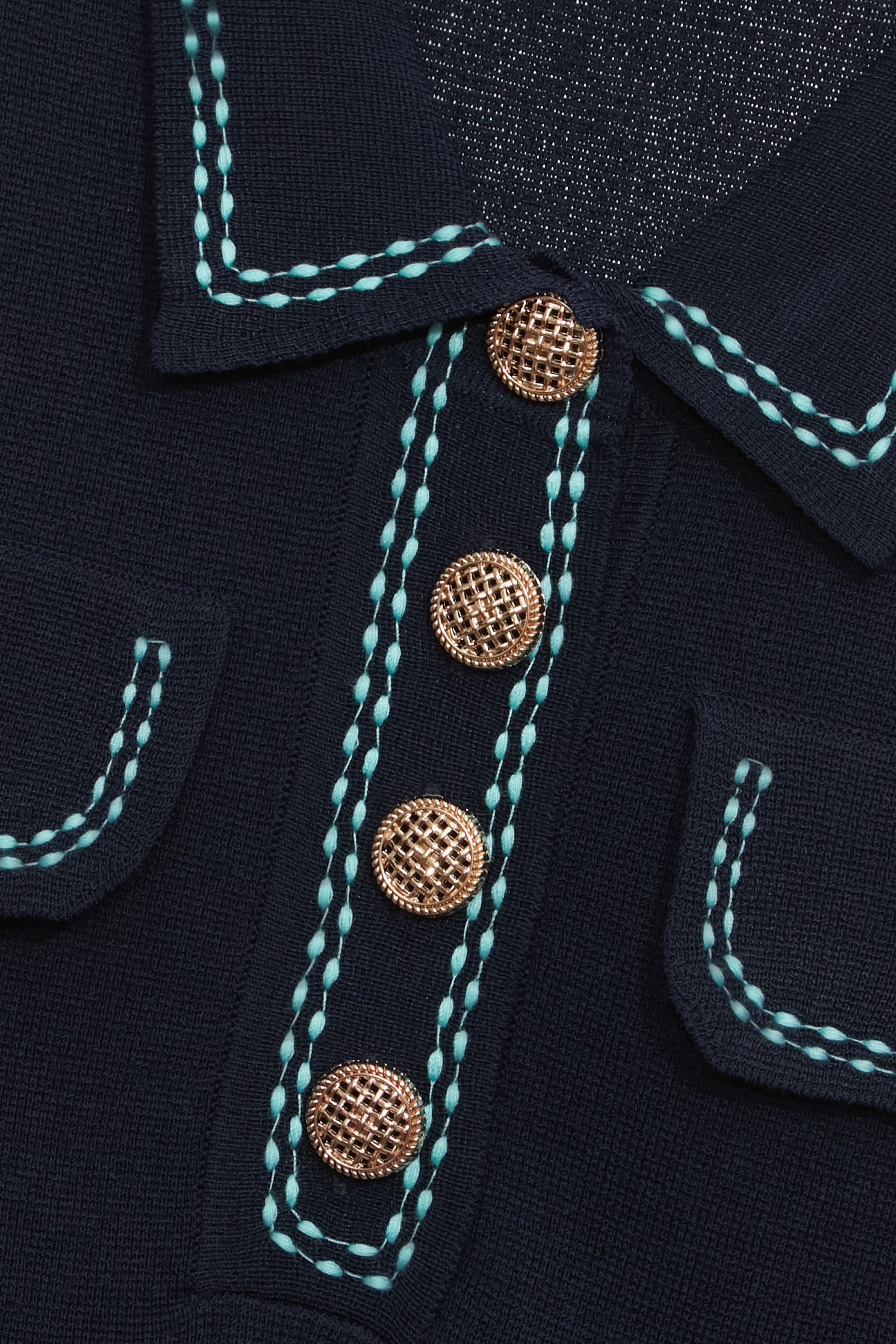 鑲冰綠色邊線針織上衣鑲冰綠色邊線針織上衣,上衣,人氣商品,春夏穿搭,針織,針織衫