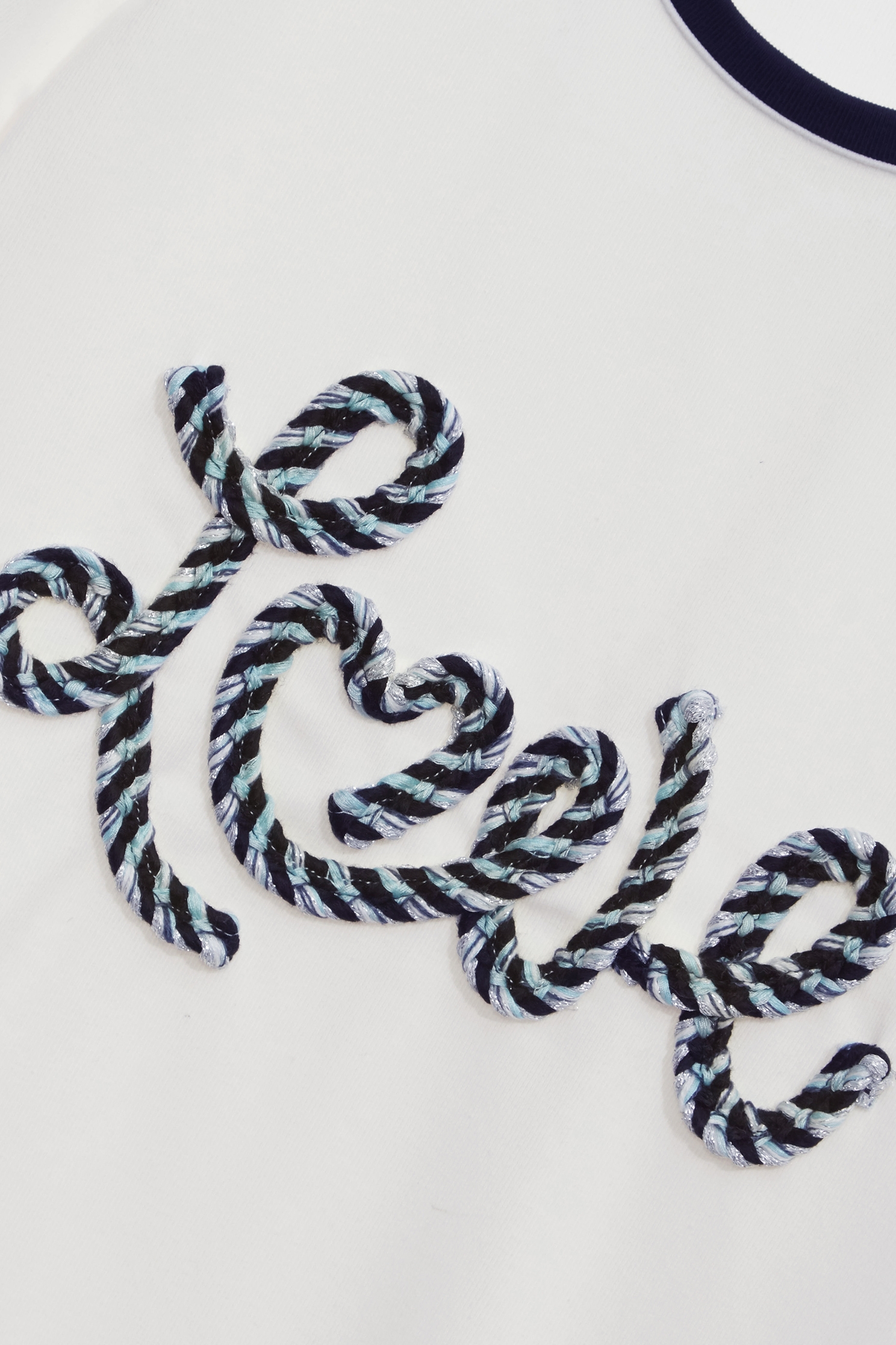 鑲火山玻璃色邊上衣鑲火山玻璃色邊上衣,T-Shirt,上衣,春夏穿搭,白色上衣