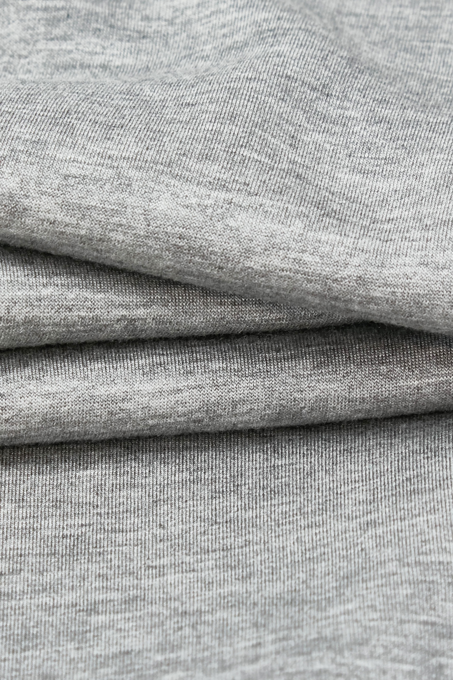 鹽灰色織帶繞字裝飾T鹽灰色織帶繞字裝飾T,T-Shirt,春夏穿搭