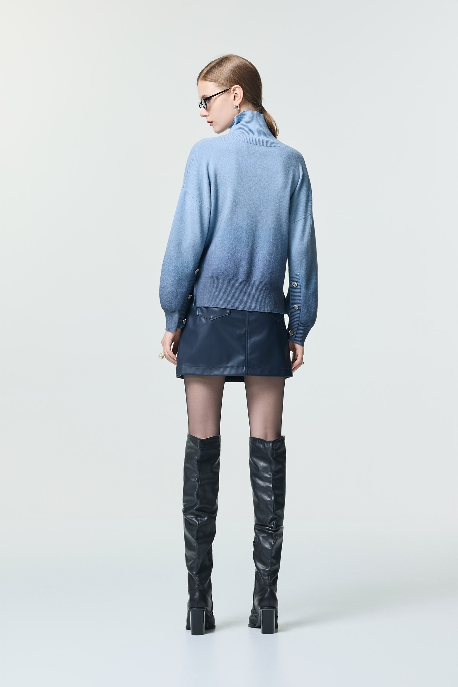 珍珠藍漸層染針織上衣珍珠藍漸層染針織上衣,上班OL穿搭,上衣,春夏穿搭,珍珠,約會特輯,針織,針織上衣,針織衫