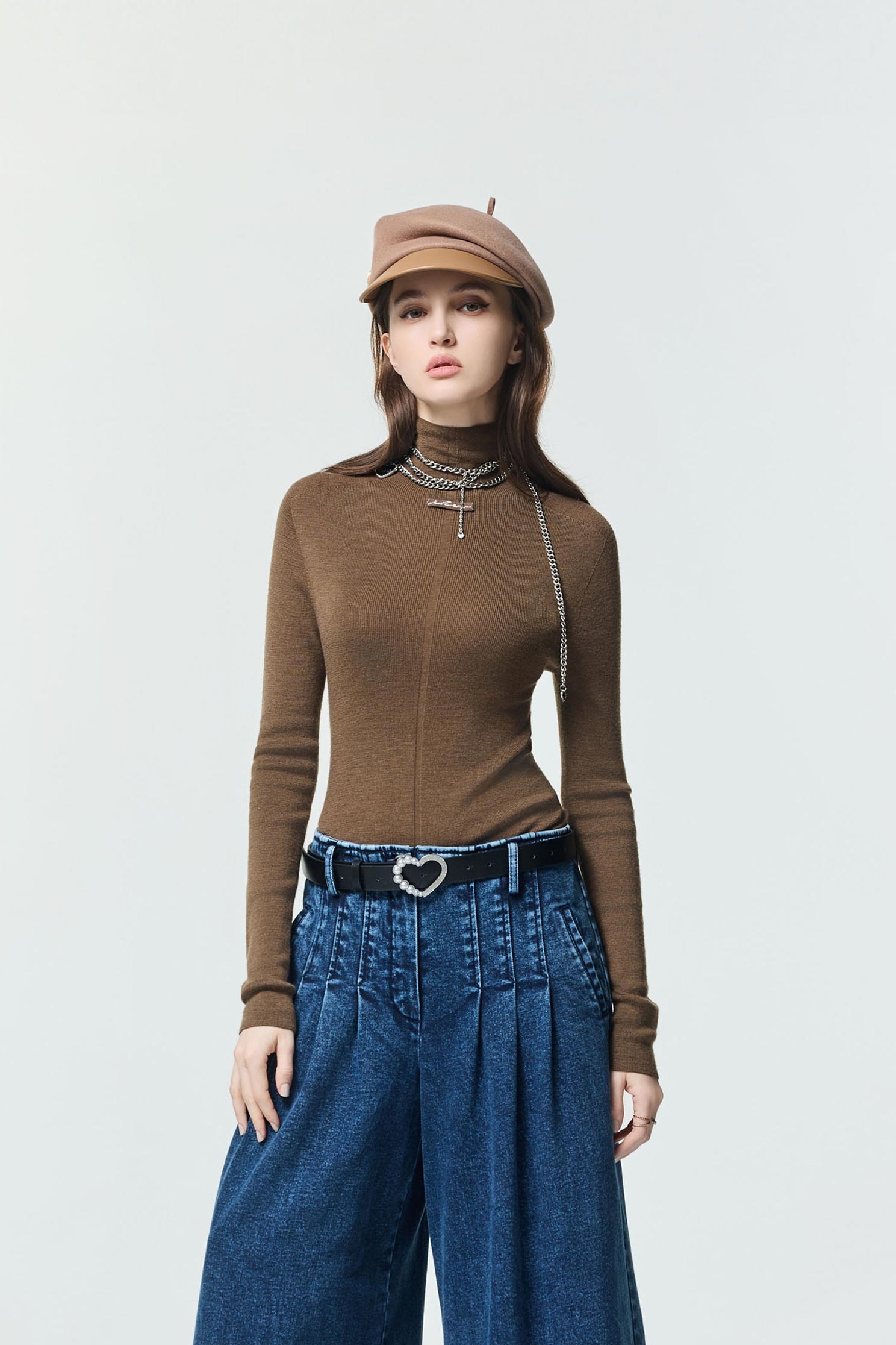 焦糖色一體成型針織上衣焦糖色一體成型針織上衣,上班OL穿搭,上衣,春夏穿搭,簡約穿搭,約會特輯,針織,針織上衣,針織衫