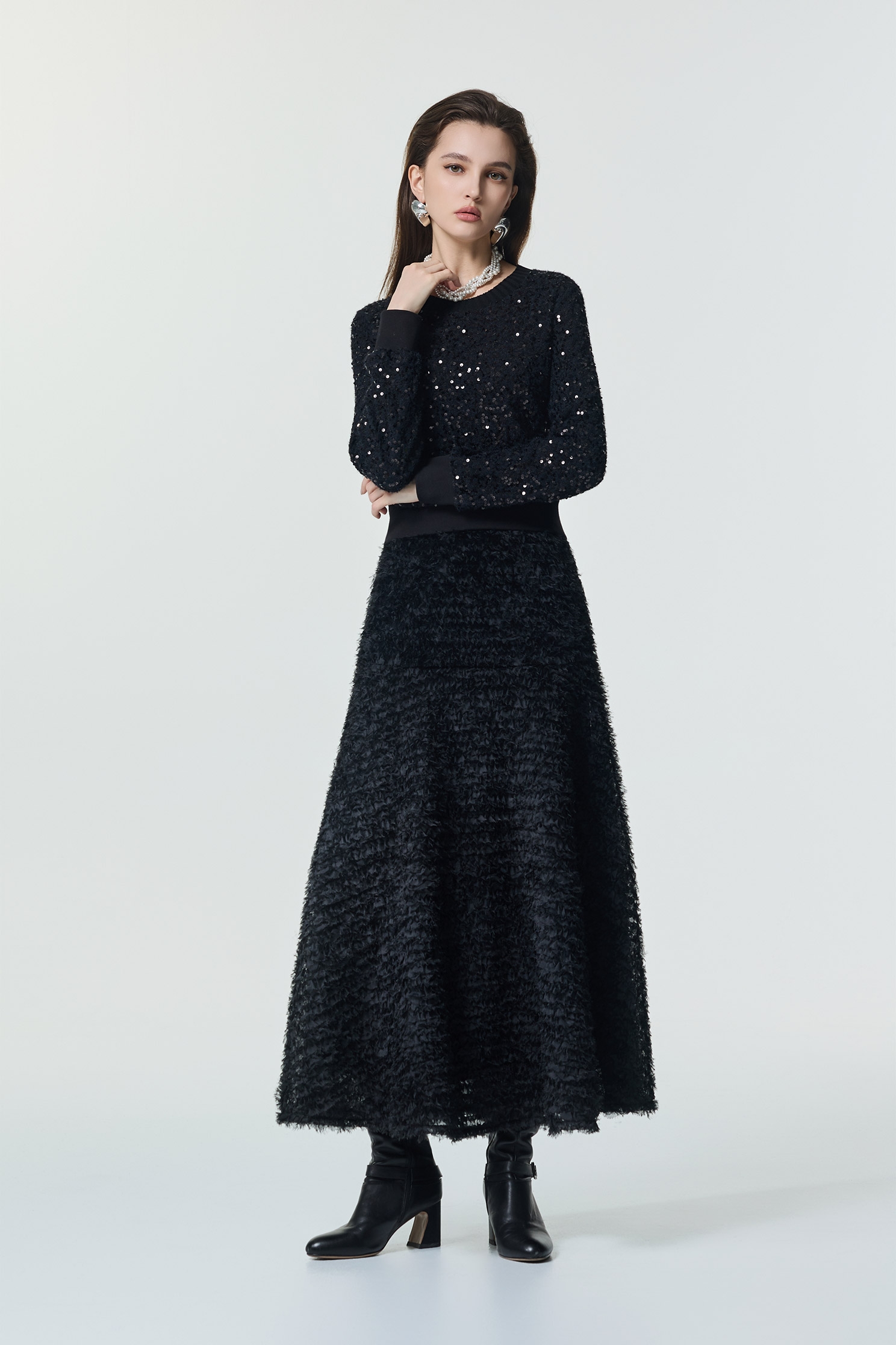 輕奢崁亮片彈性單品上衣輕奢崁亮片彈性單品上衣,上衣,春夏穿搭,派對特輯,約會特輯,針織