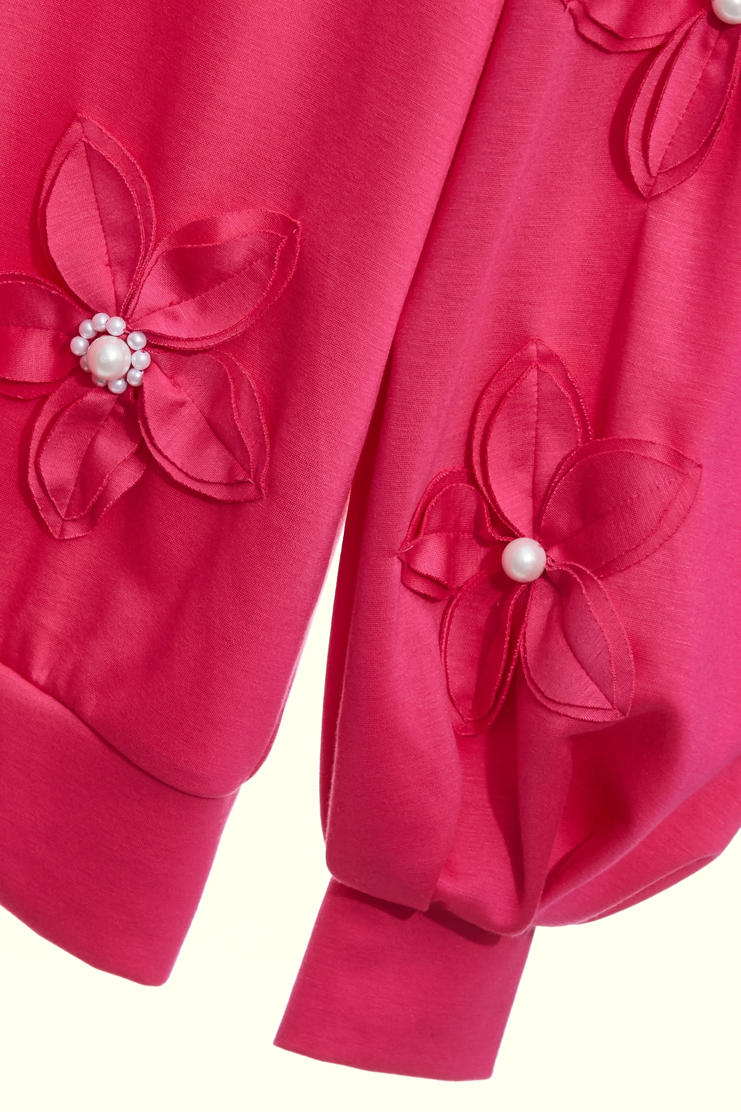 洋紅粉立體壓花珍珠縫飾單品洋紅粉立體壓花珍珠縫飾單品,上衣,人氣商品,春夏穿搭,珍珠,約會特輯,花花世界