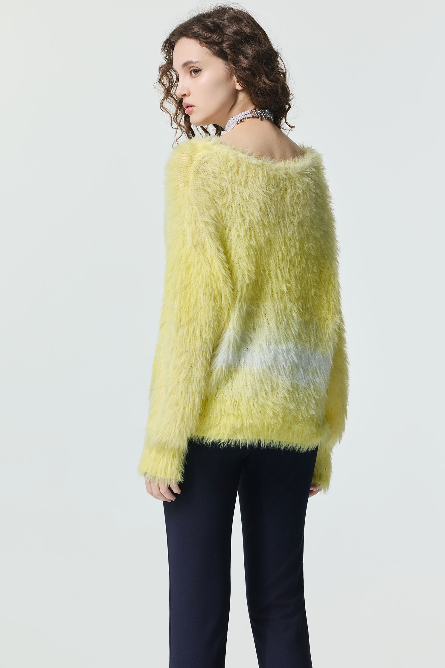 萊姆黃暈染長毛針織上衣萊姆黃暈染長毛針織上衣,V領上衣,上衣,人氣商品,春夏穿搭,約會特輯,針織,針織上衣,針織衫