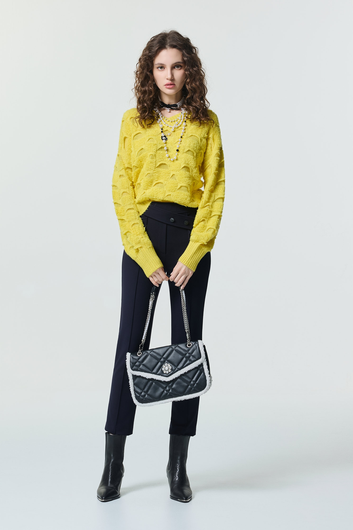 萊姆黃仿搖粒絨格紋針織萊姆黃仿搖粒絨格紋針織,V領上衣,上衣,春夏穿搭,格紋,約會特輯,針織,針織上衣,針織衫