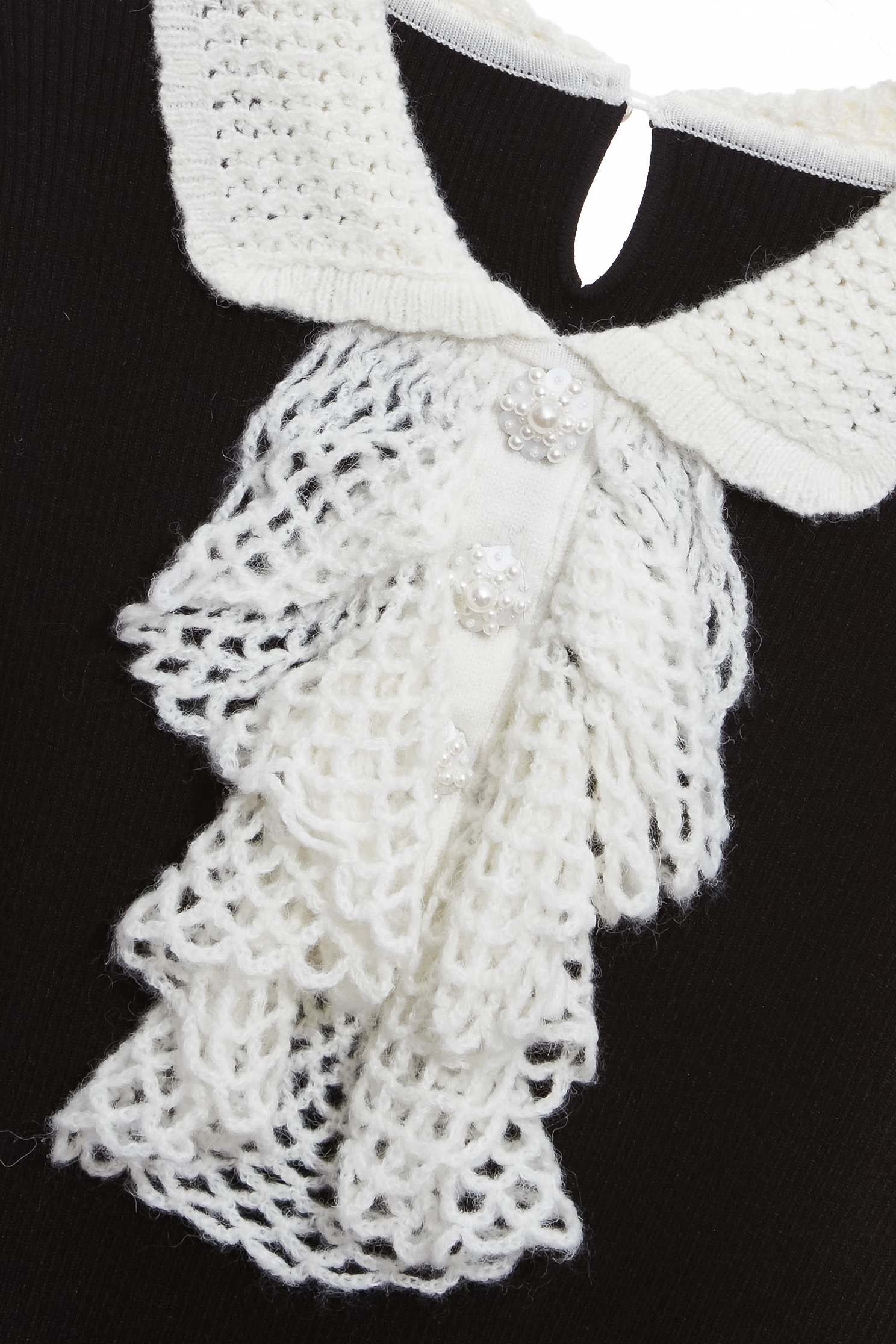 黑白配手勾荷葉坑條針織黑白配手勾荷葉坑條針織,上班OL穿搭,人氣商品,春夏穿搭,珍珠,約會特輯,荷葉,針織,針織衫